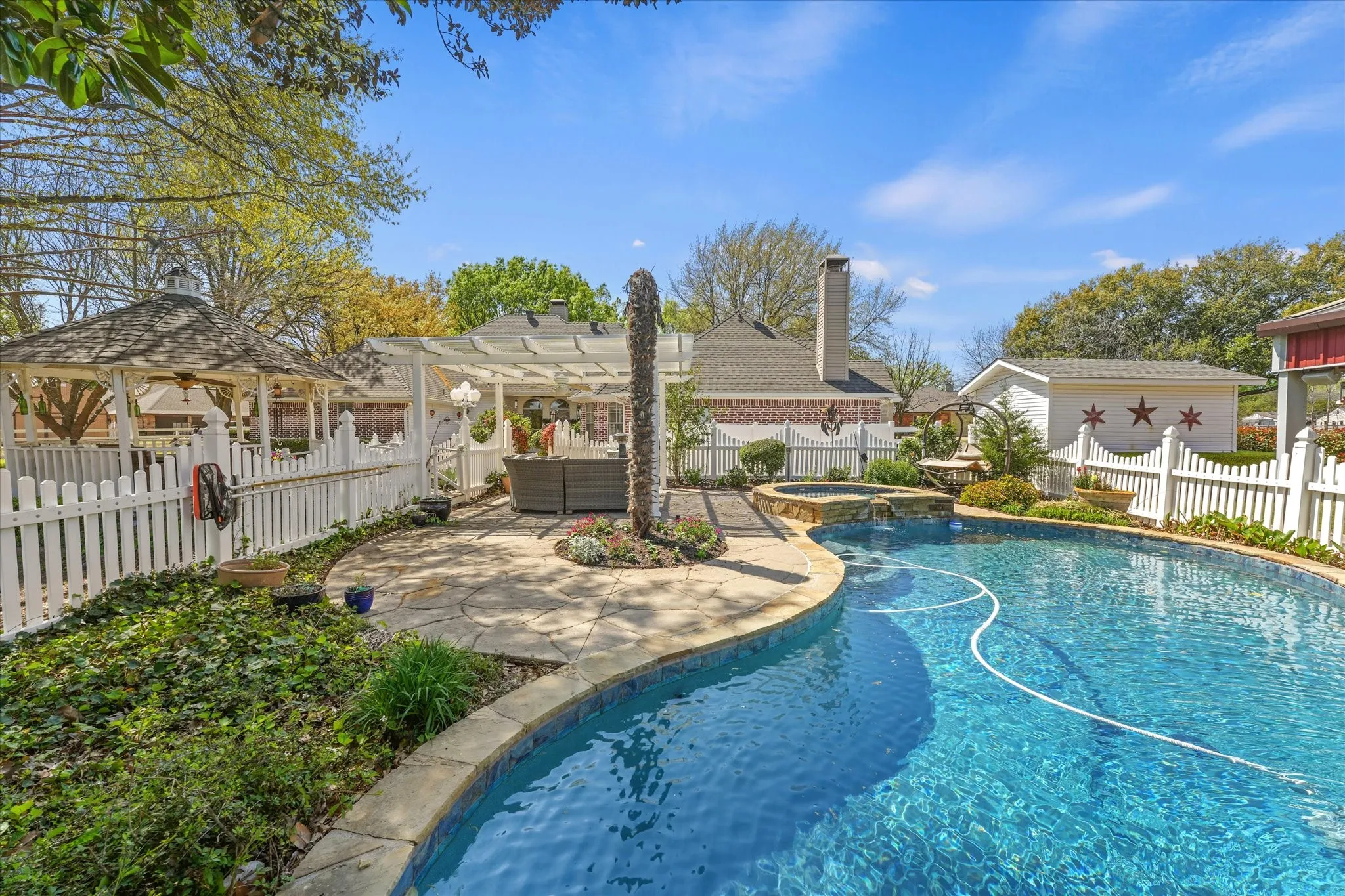 Single Family Residence For Sale in Collin County , 6 Park Lane, Lucas, Texas 75002, 4 Bedroom, 3 Bathroom, 4 Garage spaces, 3,109 Sqft, built in 1990, mls#21218310, Real Estate Agent in Lucas, Homes For Sale in Collin county, Homes For Sale in Lucas, Realtor in Lucas Texas, Real Estate Brokerage Independent Realty Texas, Luminita Cordes Realtor