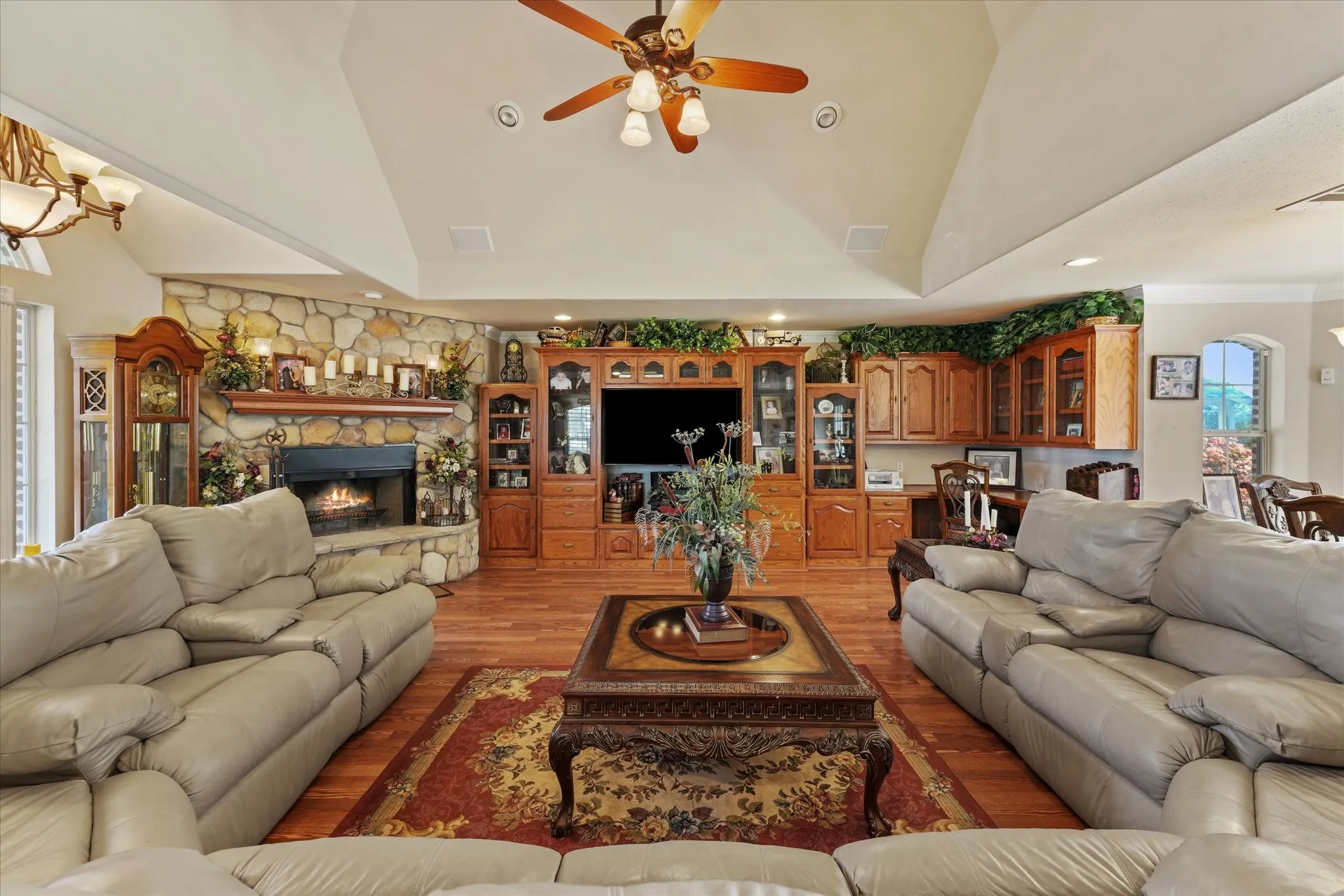 Single Family Residence For Sale in Collin County , 6 Park Lane, Lucas, Texas 75002, 4 Bedroom, 3 Bathroom, 4 Garage spaces, 3,109 Sqft, built in 1990, mls#21218310, Real Estate Agent in Lucas, Homes For Sale in Collin county, Homes For Sale in Lucas, Realtor in Lucas Texas, Real Estate Brokerage Independent Realty Texas, Luminita Cordes Realtor