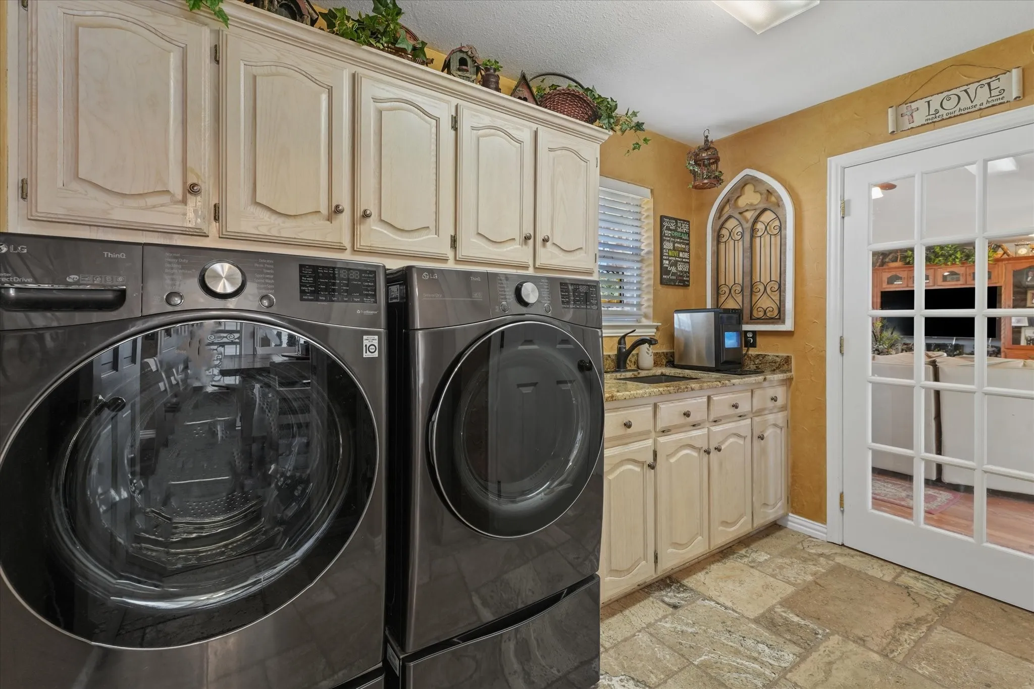 Single Family Residence For Sale in Collin County , 6 Park Lane, Lucas, Texas 75002, 4 Bedroom, 3 Bathroom, 4 Garage spaces, 3,109 Sqft, built in 1990, mls#21218310, Real Estate Agent in Lucas, Homes For Sale in Collin county, Homes For Sale in Lucas, Realtor in Lucas Texas, Real Estate Brokerage Independent Realty Texas, Luminita Cordes Realtor