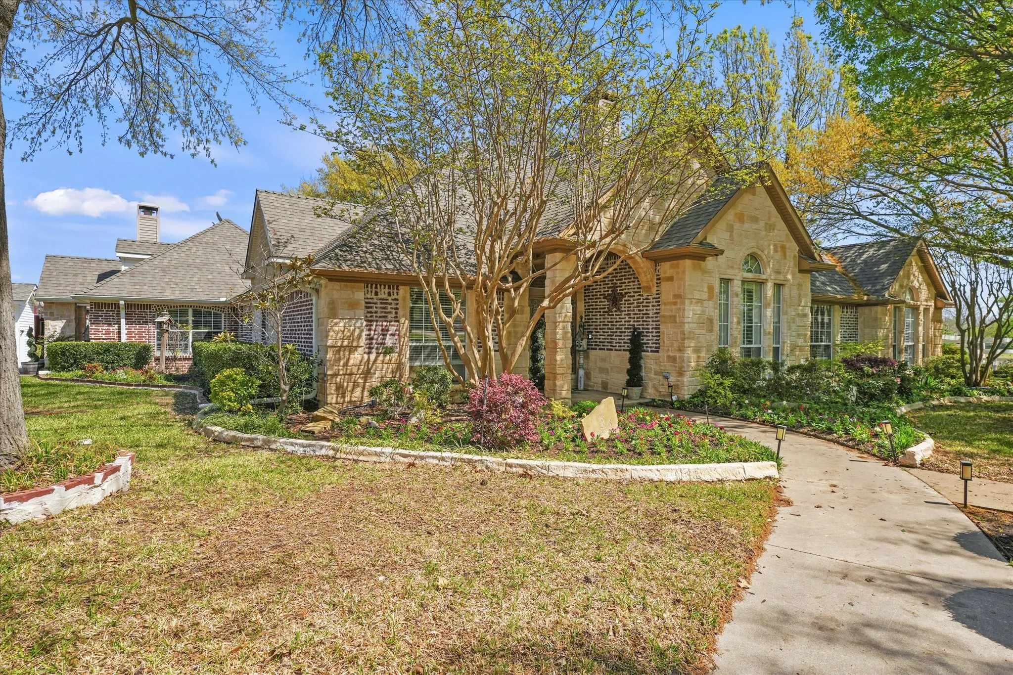 Single Family Residence For Sale in Collin County , 6 Park Lane, Lucas, Texas 75002, 4 Bedroom, 3 Bathroom, 4 Garage spaces, 3,109 Sqft, built in 1990, mls#21218310, Real Estate Agent in Lucas, Homes For Sale in Collin county, Homes For Sale in Lucas, Realtor in Lucas Texas, Real Estate Brokerage Independent Realty Texas, Luminita Cordes Realtor