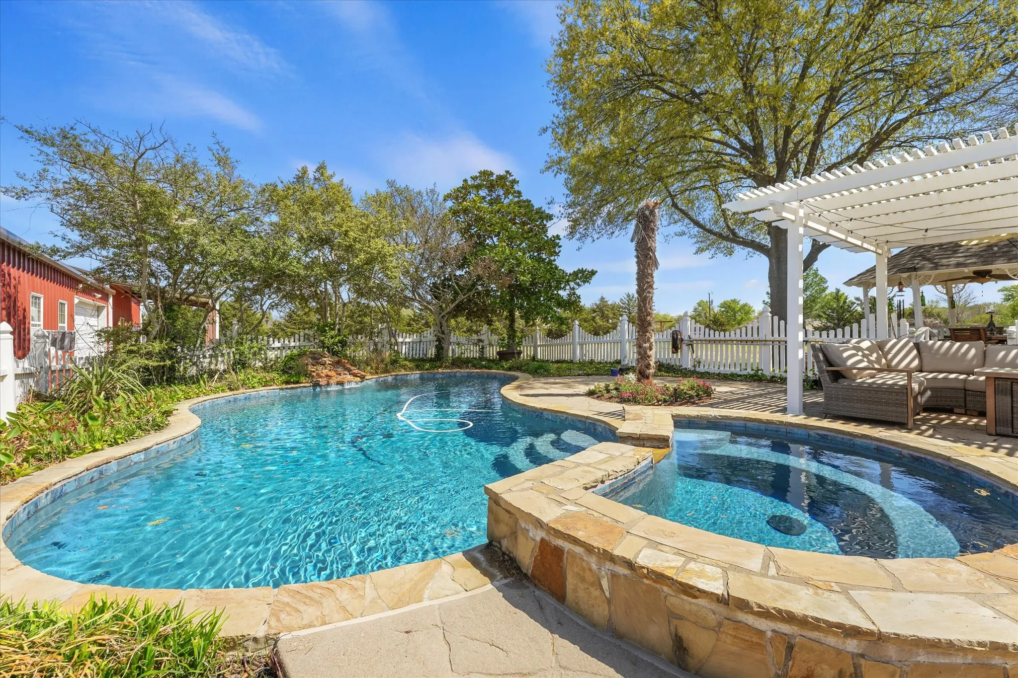 Single Family Residence For Sale in Collin County , 6 Park Lane, Lucas, Texas 75002, 4 Bedroom, 3 Bathroom, 4 Garage spaces, 3,109 Sqft, built in 1990, mls#21218310, Real Estate Agent in Lucas, Homes For Sale in Collin county, Homes For Sale in Lucas, Realtor in Lucas Texas, Real Estate Brokerage Independent Realty Texas, Luminita Cordes Realtor