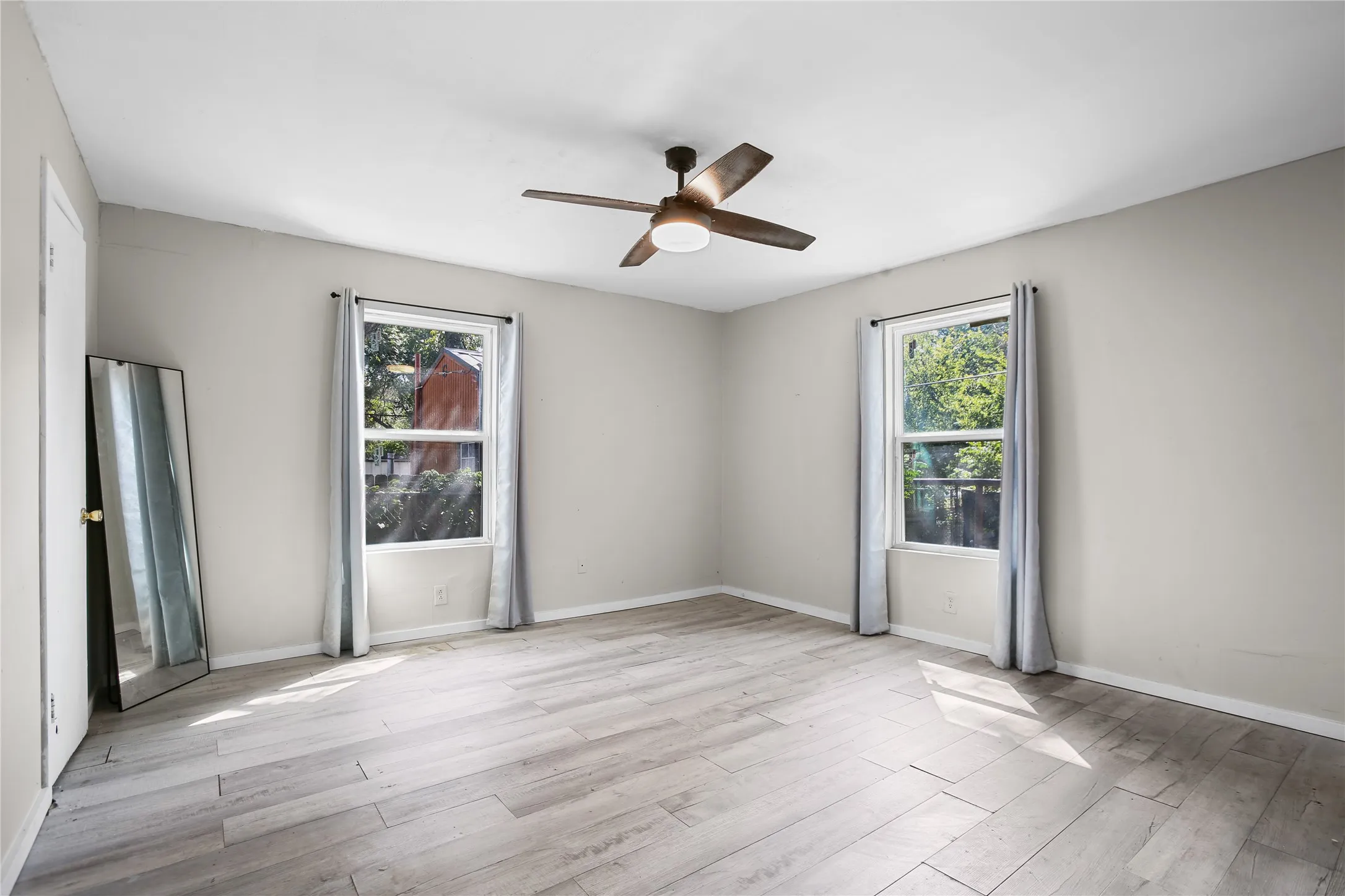 Single Family Residence For Sale in Mc Lennan County , 504 Preston Street, Waco, Texas 76704, 5 Bedrooms, 3 Bathrooms, Garage spaces, 1,742 Sqft, built in 1913, Preowned, Price $178,000, mls#21220423, Real Estate Agent in Waco, Homes For Sale in Mc Lennan county, Homes For Sale in Waco, Realtor in Waco Texas, Real Estate Brokerage Independent Realty Texas, Luminita Cordes Realtor