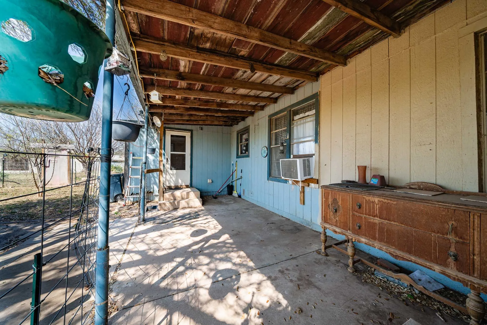 Single Family Residence For Sale in Jones County , 814 Texas Street, Stamford, Texas 79553, 2 Bedroom, 1 Bathroom, 1 Garage spaces, 1,142 Sqft, built in 1935, mls#21218920, Real Estate Agent in Stamford, Homes For Sale in Jones county, Homes For Sale in Stamford, Realtor in Stamford Texas, Real Estate Brokerage Independent Realty Texas, Luminita Cordes Realtor