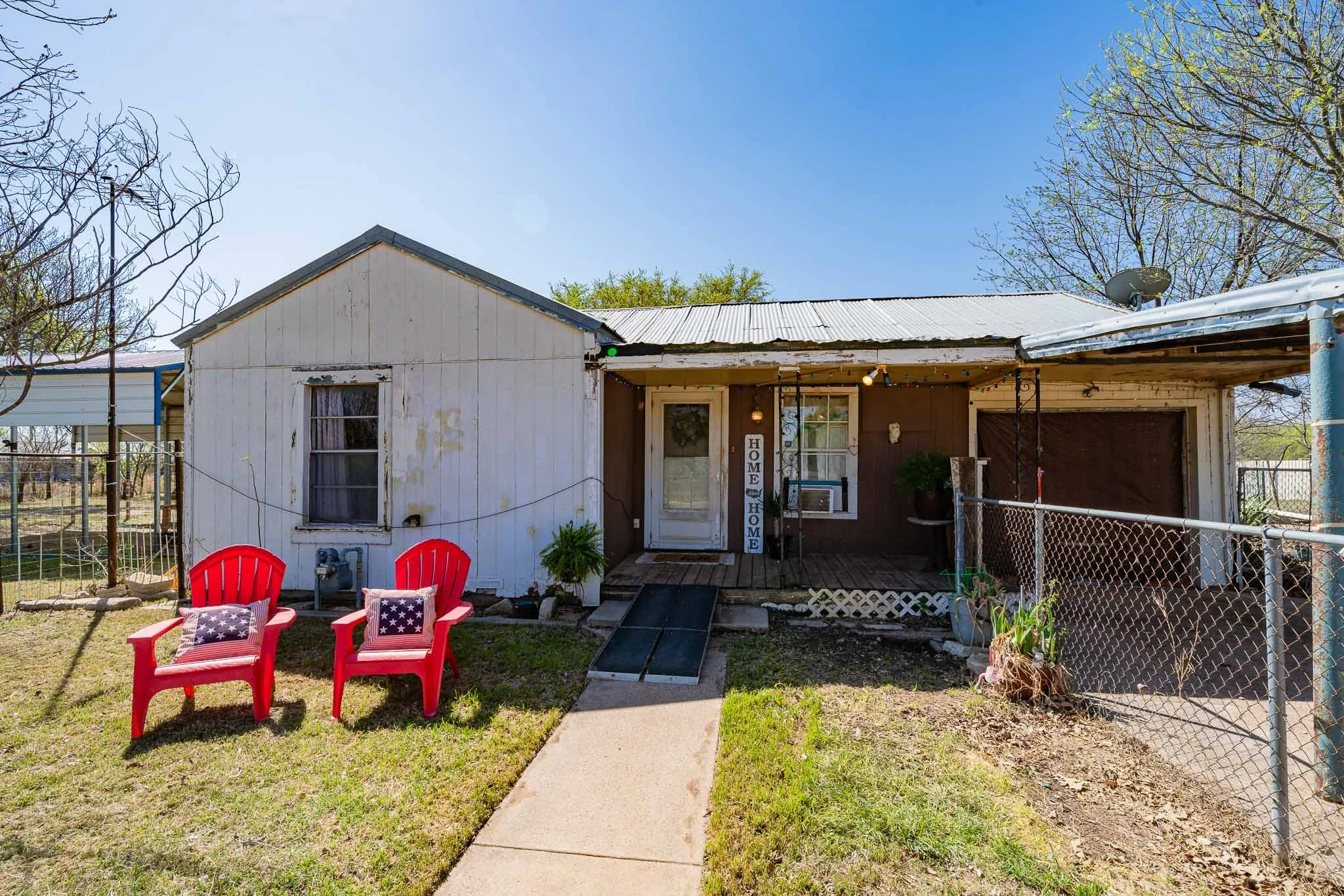 Single Family Residence For Sale in Jones County , 814 Texas Street, Stamford, Texas 79553, 2 Bedroom, 1 Bathroom, 1 Garage spaces, 1,142 Sqft, built in 1935, mls#21218920, Real Estate Agent in Stamford, Homes For Sale in Jones county, Homes For Sale in Stamford, Realtor in Stamford Texas, Real Estate Brokerage Independent Realty Texas, Luminita Cordes Realtor