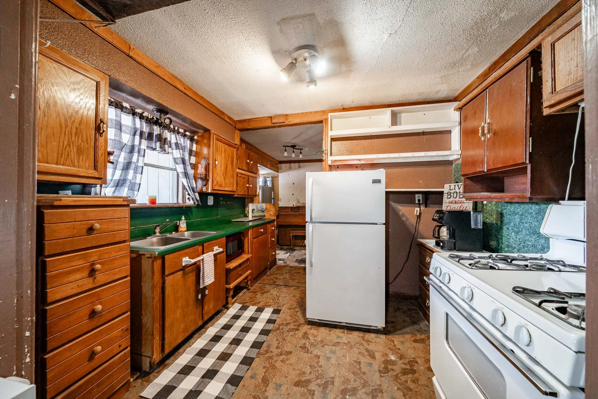 Single Family Residence For Sale in Jones County , 814 Texas Street, Stamford, Texas 79553, 2 Bedroom, 1 Bathroom, 1 Garage spaces, 1,142 Sqft, built in 1935, mls#21218920, Real Estate Agent in Stamford, Homes For Sale in Jones county, Homes For Sale in Stamford, Realtor in Stamford Texas, Real Estate Brokerage Independent Realty Texas, Luminita Cordes Realtor