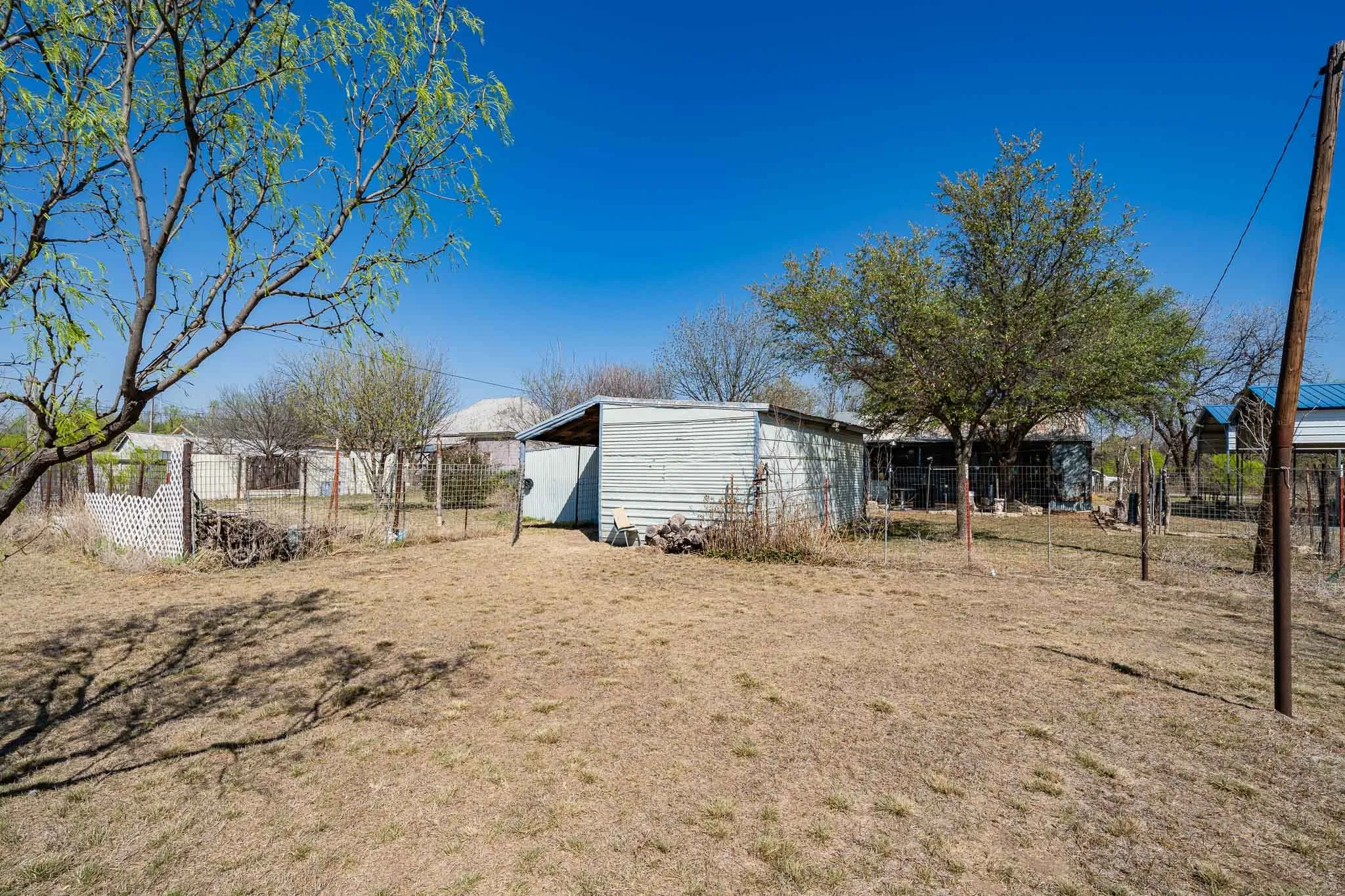 Single Family Residence For Sale in Jones County , 814 Texas Street, Stamford, Texas 79553, 2 Bedroom, 1 Bathroom, 1 Garage spaces, 1,142 Sqft, built in 1935, mls#21218920, Real Estate Agent in Stamford, Homes For Sale in Jones county, Homes For Sale in Stamford, Realtor in Stamford Texas, Real Estate Brokerage Independent Realty Texas, Luminita Cordes Realtor