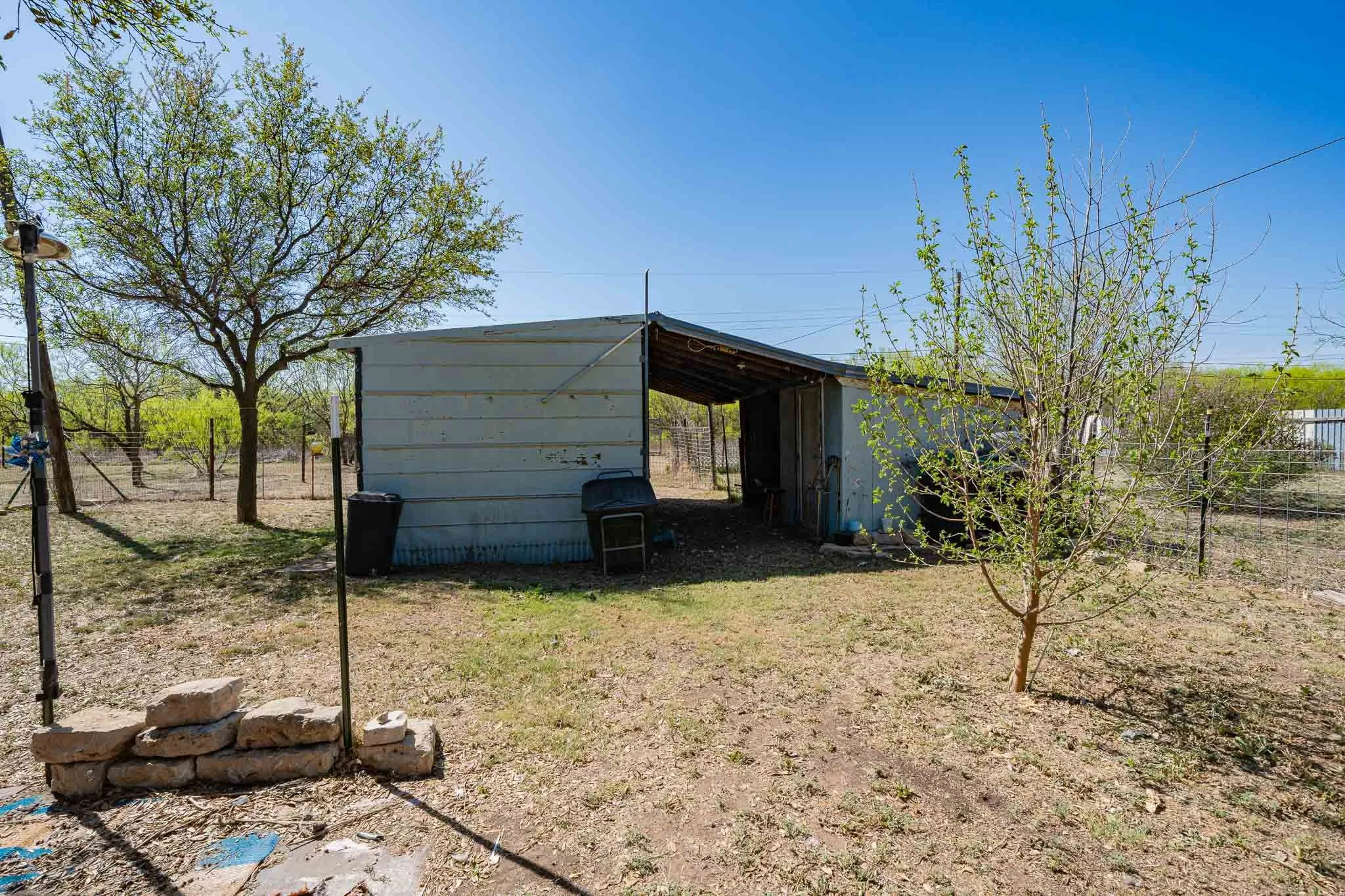 Single Family Residence For Sale in Jones County , 814 Texas Street, Stamford, Texas 79553, 2 Bedroom, 1 Bathroom, 1 Garage spaces, 1,142 Sqft, built in 1935, mls#21218920, Real Estate Agent in Stamford, Homes For Sale in Jones county, Homes For Sale in Stamford, Realtor in Stamford Texas, Real Estate Brokerage Independent Realty Texas, Luminita Cordes Realtor