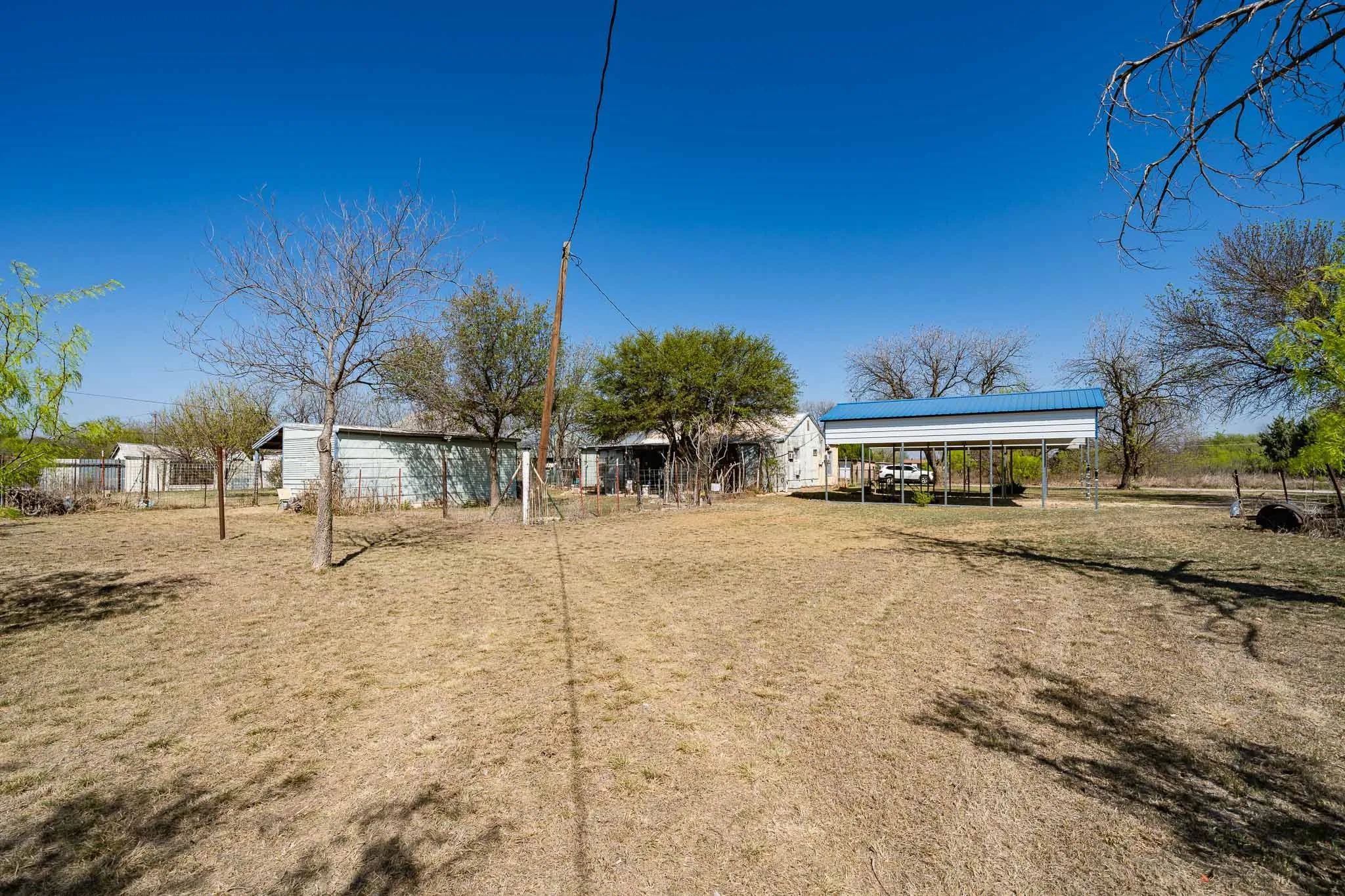Single Family Residence For Sale in Jones County , 814 Texas Street, Stamford, Texas 79553, 2 Bedroom, 1 Bathroom, 1 Garage spaces, 1,142 Sqft, built in 1935, mls#21218920, Real Estate Agent in Stamford, Homes For Sale in Jones county, Homes For Sale in Stamford, Realtor in Stamford Texas, Real Estate Brokerage Independent Realty Texas, Luminita Cordes Realtor