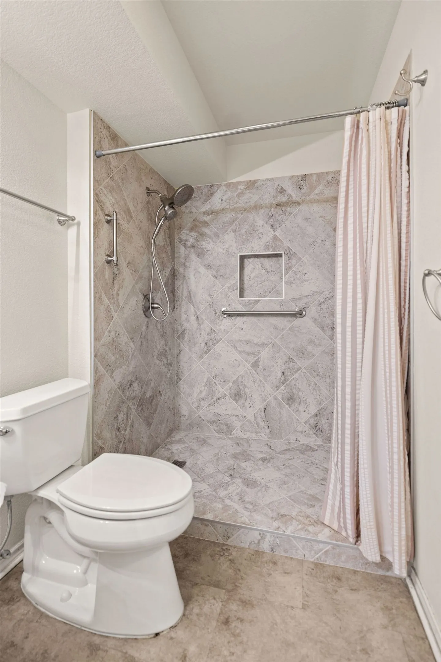 Bathroom with toilet and a tile shower