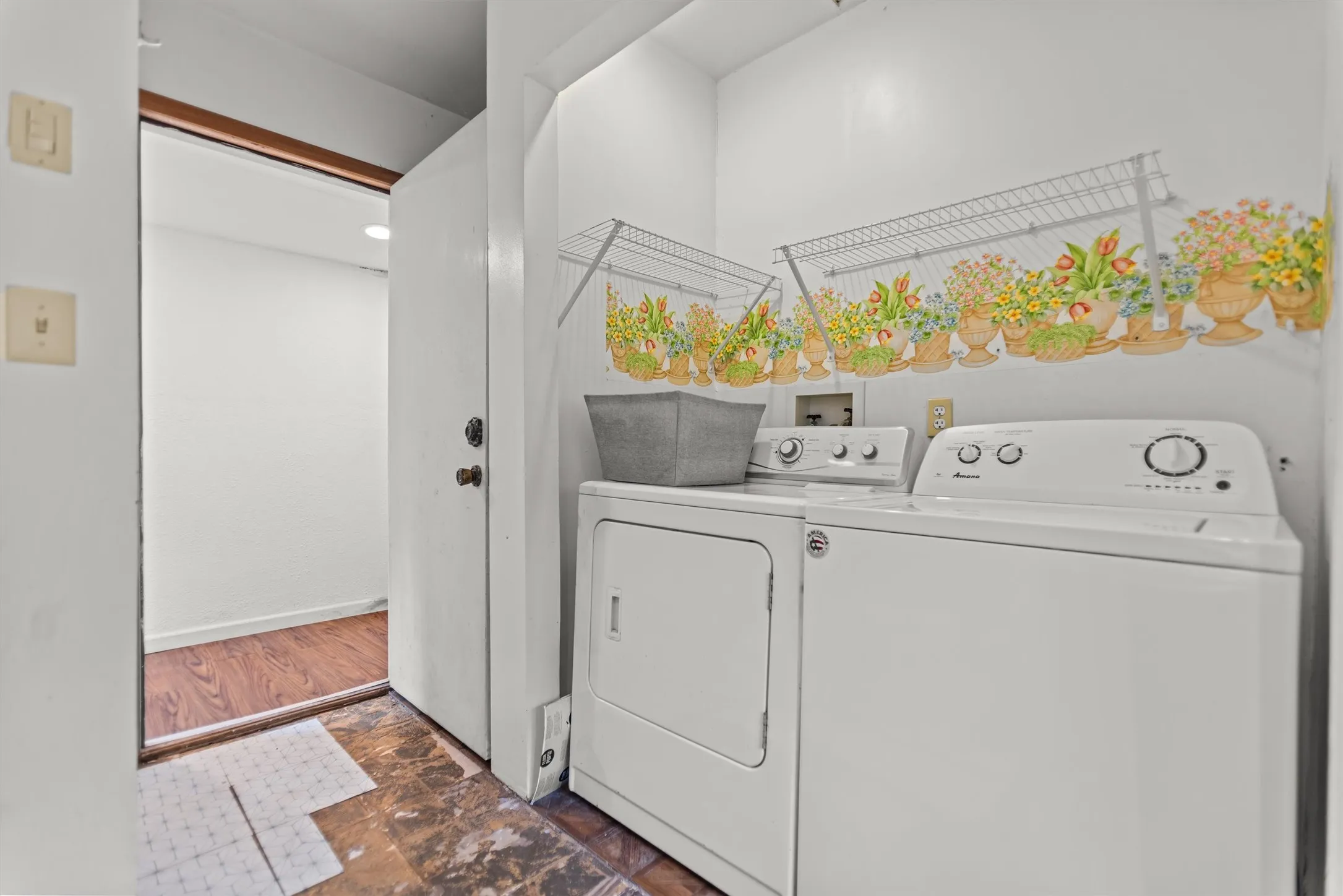 Single Family Residence For Sale in Wood County , 2337 County Road 3440, Hawkins, Texas 75765, 2 Bedroom, 3 Bathroom, Garage spaces, 1,908 Sqft, built in 1978, Preowned, mls#21220295, Real Estate Agent in Hawkins, Homes For Sale in Wood county, Homes For Sale in Hawkins, Realtor in Hawkins Texas, Real Estate Brokerage Independent Realty Texas, Luminita Cordes Realtor
