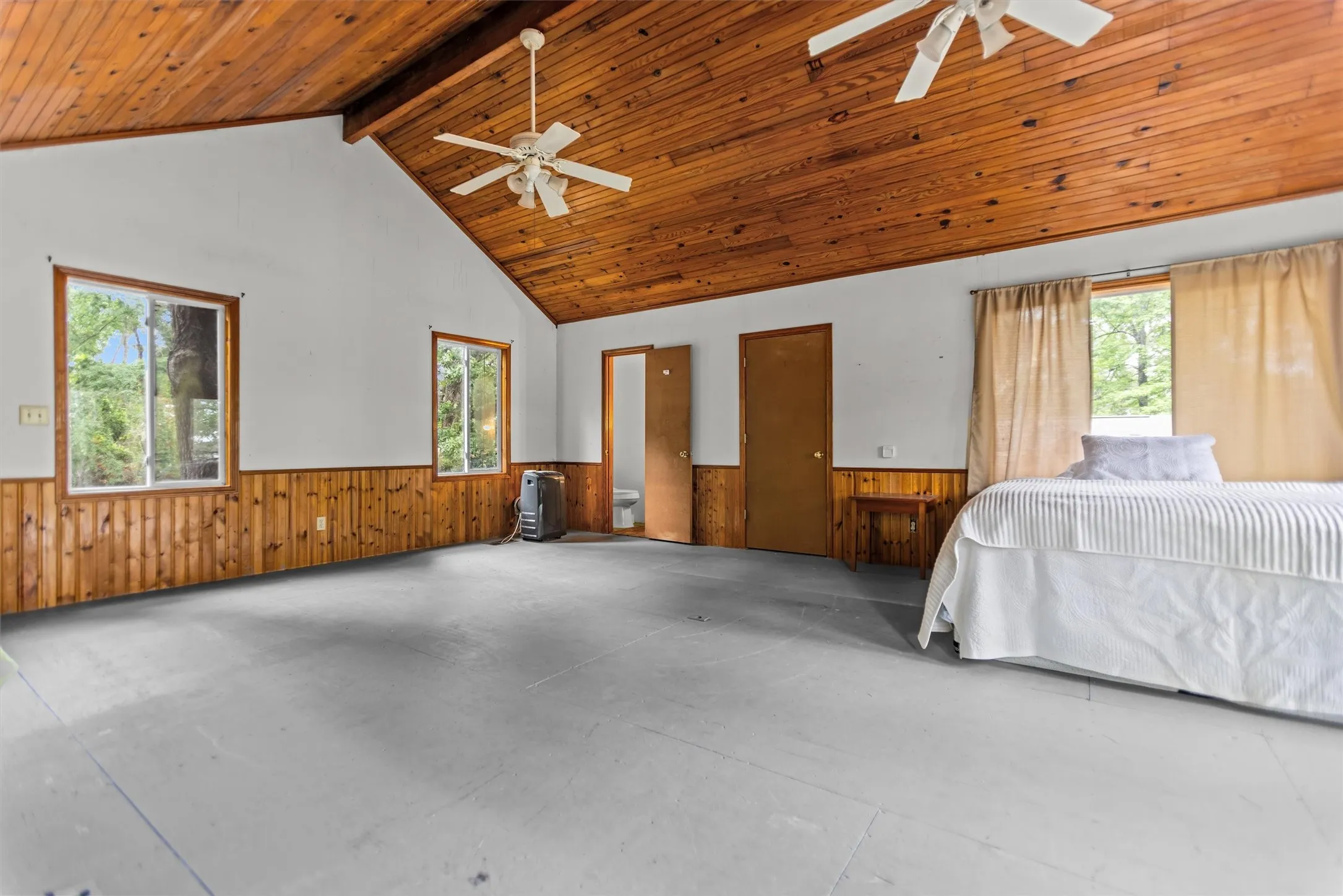 Single Family Residence For Sale in Wood County , 2337 County Road 3440, Hawkins, Texas 75765, 2 Bedroom, 3 Bathroom, Garage spaces, 1,908 Sqft, built in 1978, Preowned, mls#21220295, Real Estate Agent in Hawkins, Homes For Sale in Wood county, Homes For Sale in Hawkins, Realtor in Hawkins Texas, Real Estate Brokerage Independent Realty Texas, Luminita Cordes Realtor