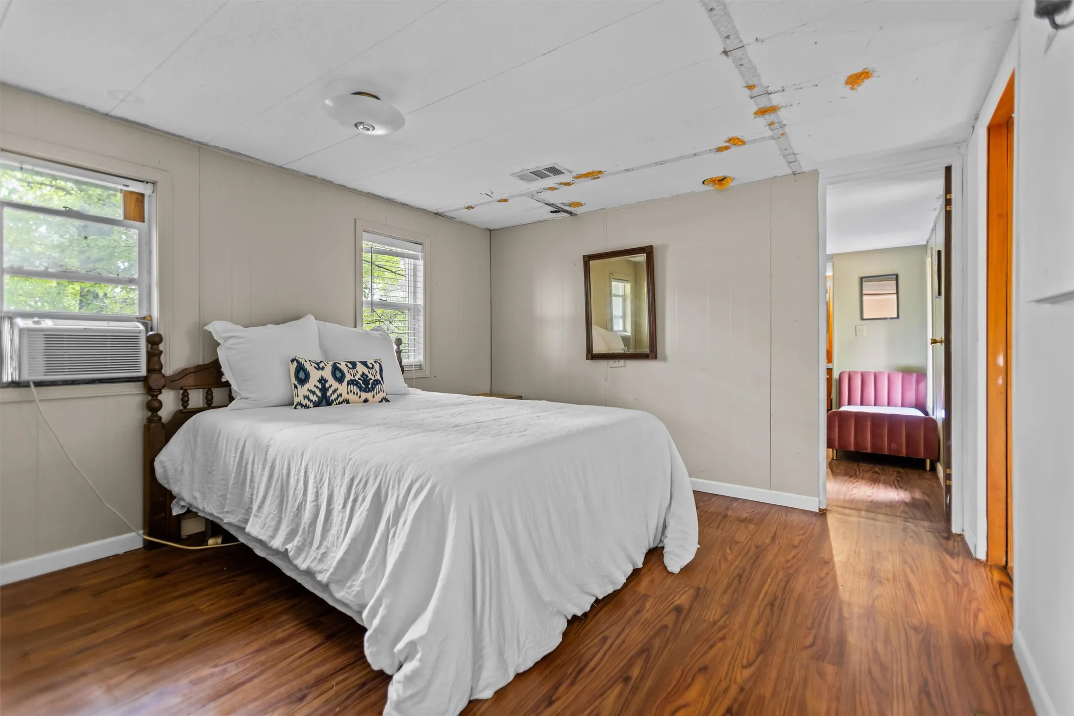 Single Family Residence For Sale in Wood County , 2337 County Road 3440, Hawkins, Texas 75765, 2 Bedroom, 3 Bathroom, Garage spaces, 1,908 Sqft, built in 1978, Preowned, mls#21220295, Real Estate Agent in Hawkins, Homes For Sale in Wood county, Homes For Sale in Hawkins, Realtor in Hawkins Texas, Real Estate Brokerage Independent Realty Texas, Luminita Cordes Realtor