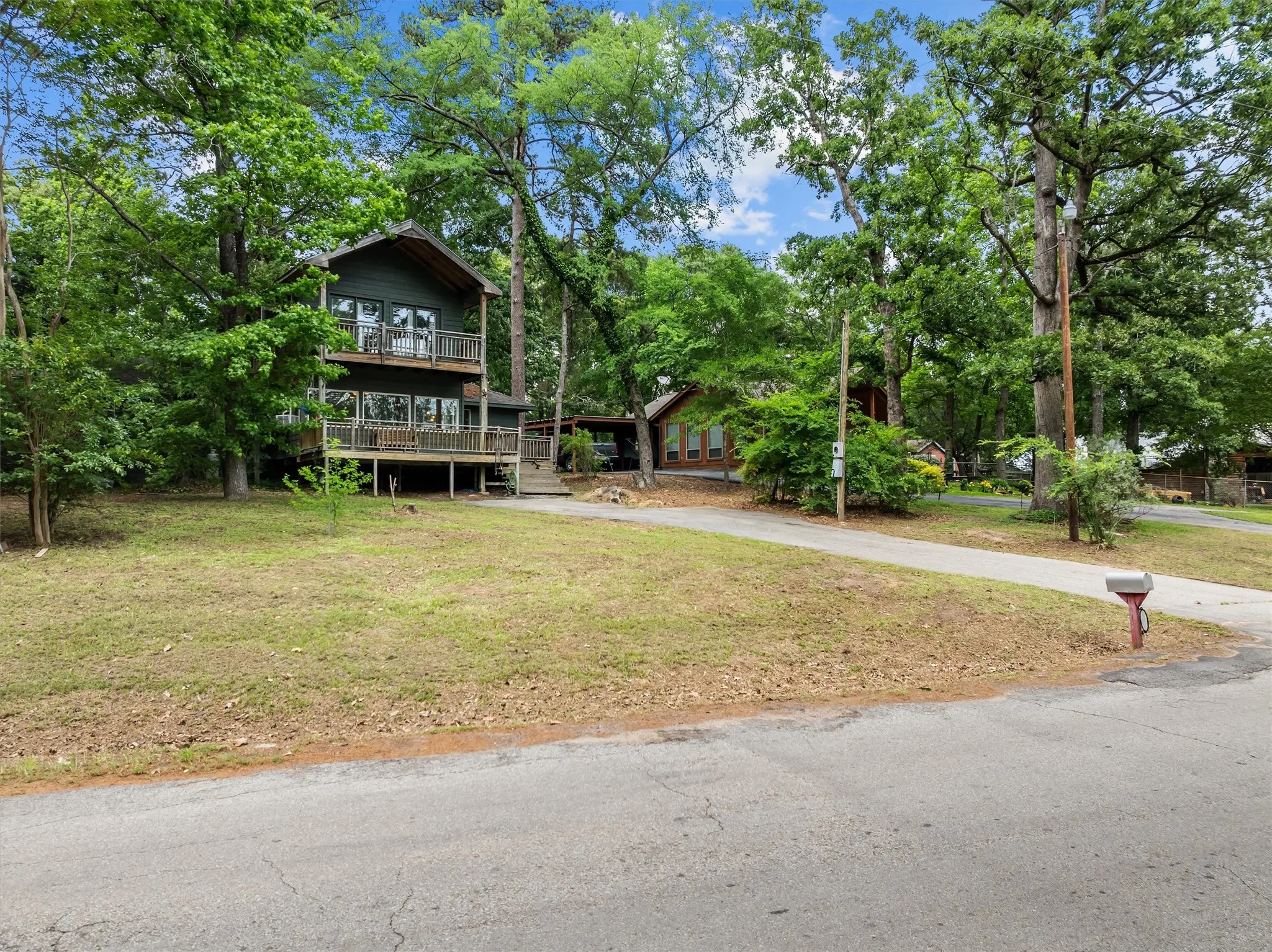Single Family Residence For Sale in Wood County , 2337 County Road 3440, Hawkins, Texas 75765, 2 Bedroom, 3 Bathroom, Garage spaces, 1,908 Sqft, built in 1978, Preowned, mls#21220295, Real Estate Agent in Hawkins, Homes For Sale in Wood county, Homes For Sale in Hawkins, Realtor in Hawkins Texas, Real Estate Brokerage Independent Realty Texas, Luminita Cordes Realtor