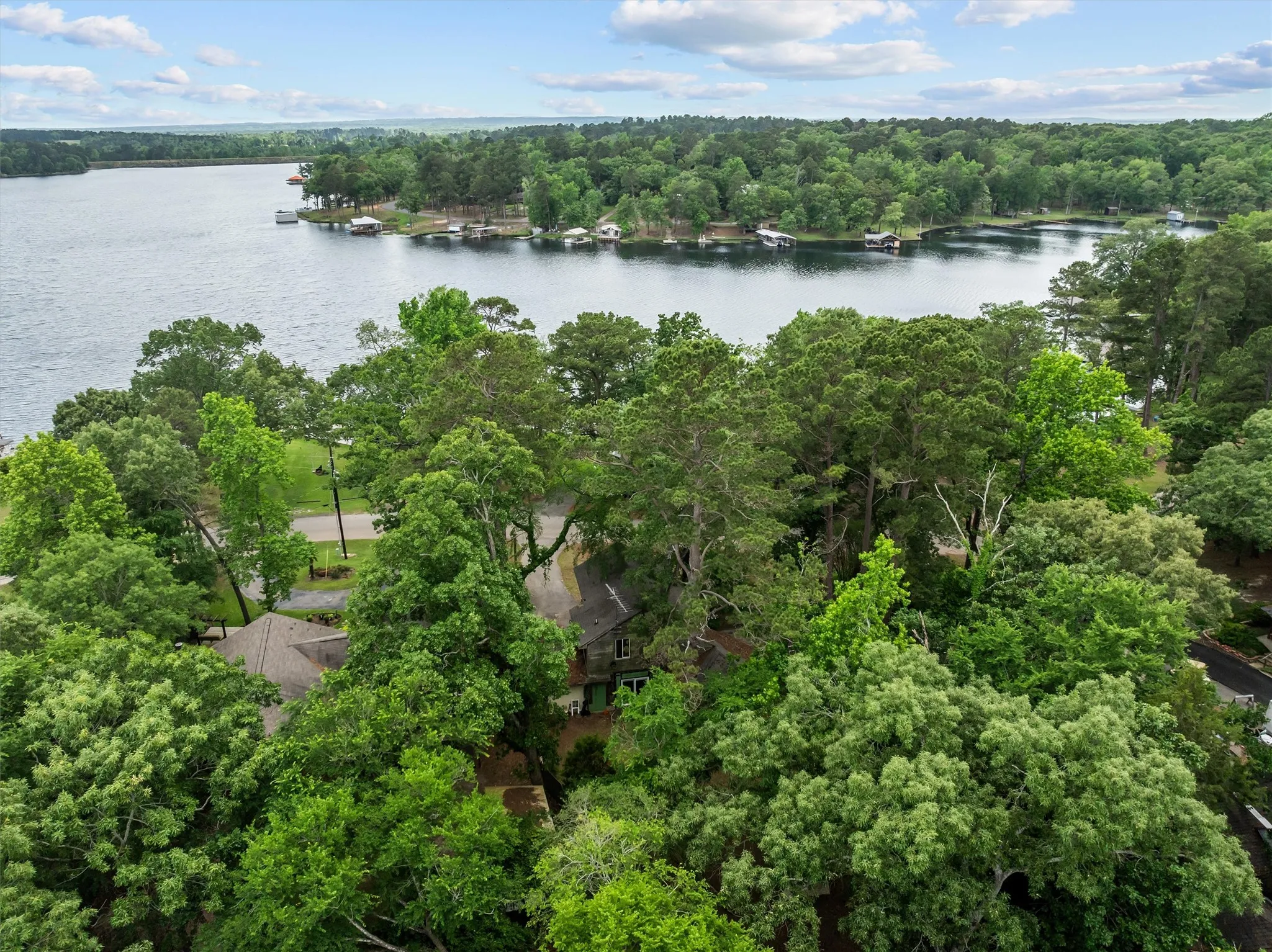 Single Family Residence For Sale in Wood County , 2337 County Road 3440, Hawkins, Texas 75765, 2 Bedroom, 3 Bathroom, Garage spaces, 1,908 Sqft, built in 1978, Preowned, mls#21220295, Real Estate Agent in Hawkins, Homes For Sale in Wood county, Homes For Sale in Hawkins, Realtor in Hawkins Texas, Real Estate Brokerage Independent Realty Texas, Luminita Cordes Realtor
