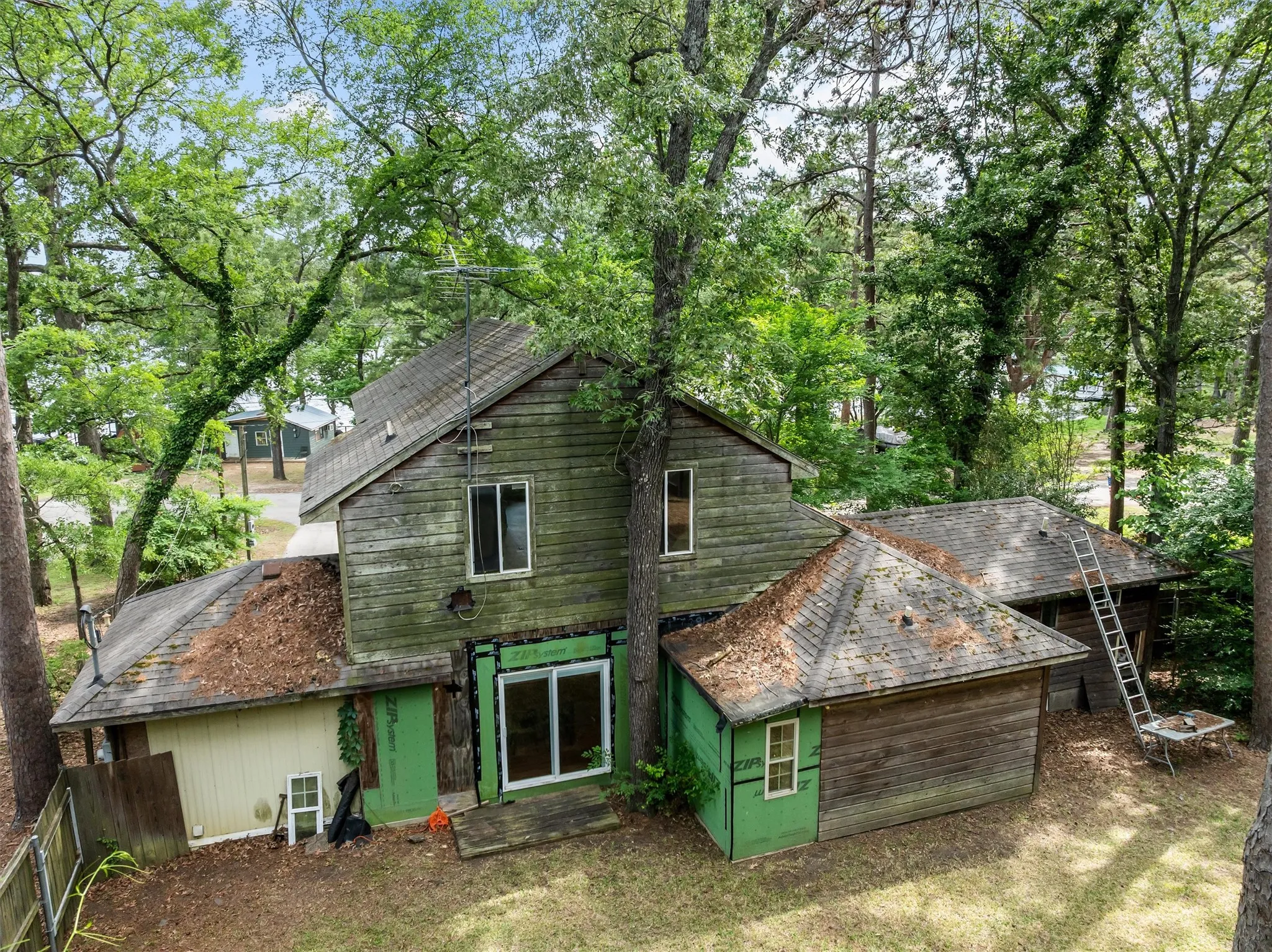 Single Family Residence For Sale in Wood County , 2337 County Road 3440, Hawkins, Texas 75765, 2 Bedroom, 3 Bathroom, Garage spaces, 1,908 Sqft, built in 1978, Preowned, mls#21220295, Real Estate Agent in Hawkins, Homes For Sale in Wood county, Homes For Sale in Hawkins, Realtor in Hawkins Texas, Real Estate Brokerage Independent Realty Texas, Luminita Cordes Realtor