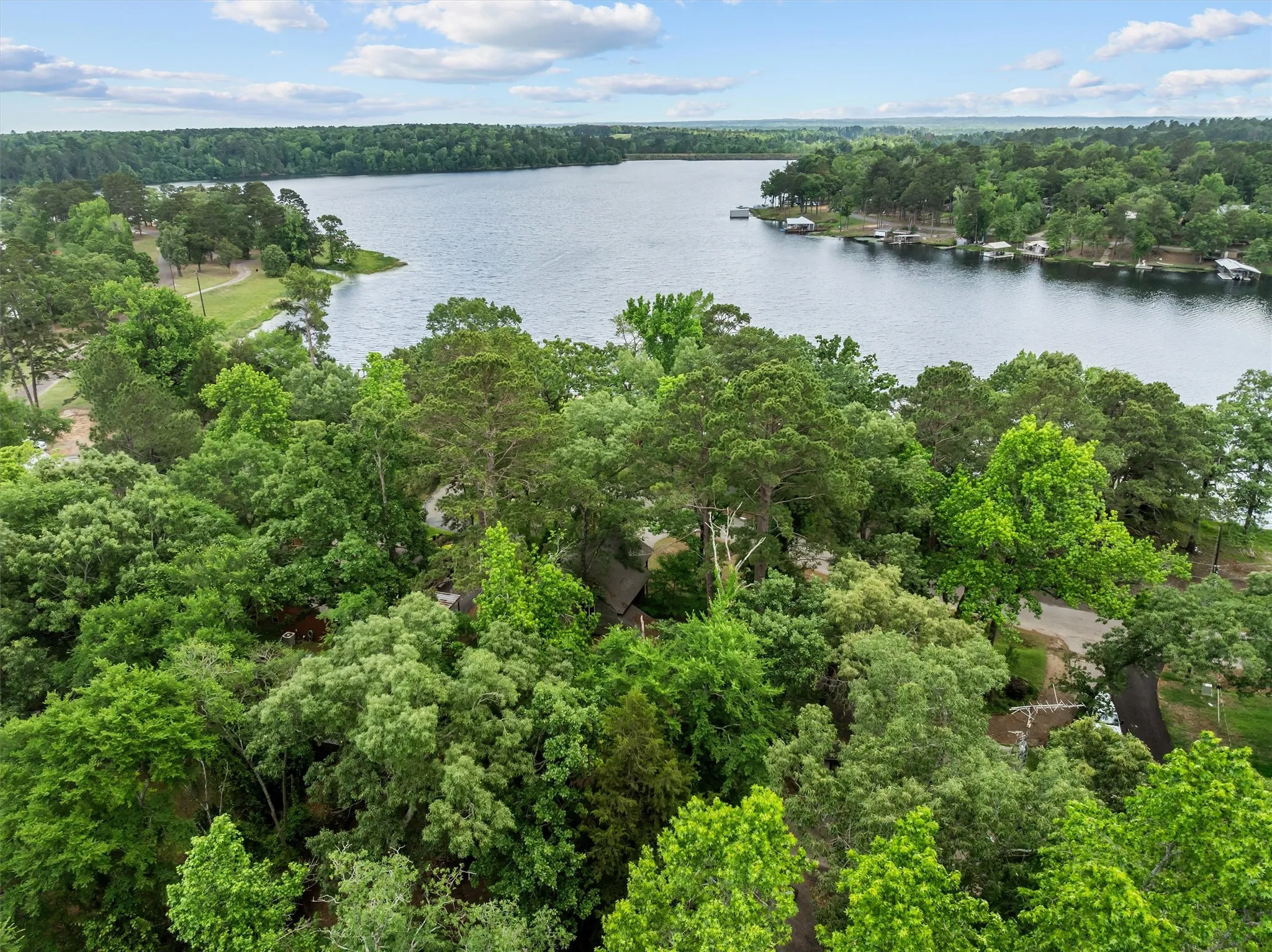 Single Family Residence For Sale in Wood County , 2337 County Road 3440, Hawkins, Texas 75765, 2 Bedroom, 3 Bathroom, Garage spaces, 1,908 Sqft, built in 1978, Preowned, mls#21220295, Real Estate Agent in Hawkins, Homes For Sale in Wood county, Homes For Sale in Hawkins, Realtor in Hawkins Texas, Real Estate Brokerage Independent Realty Texas, Luminita Cordes Realtor