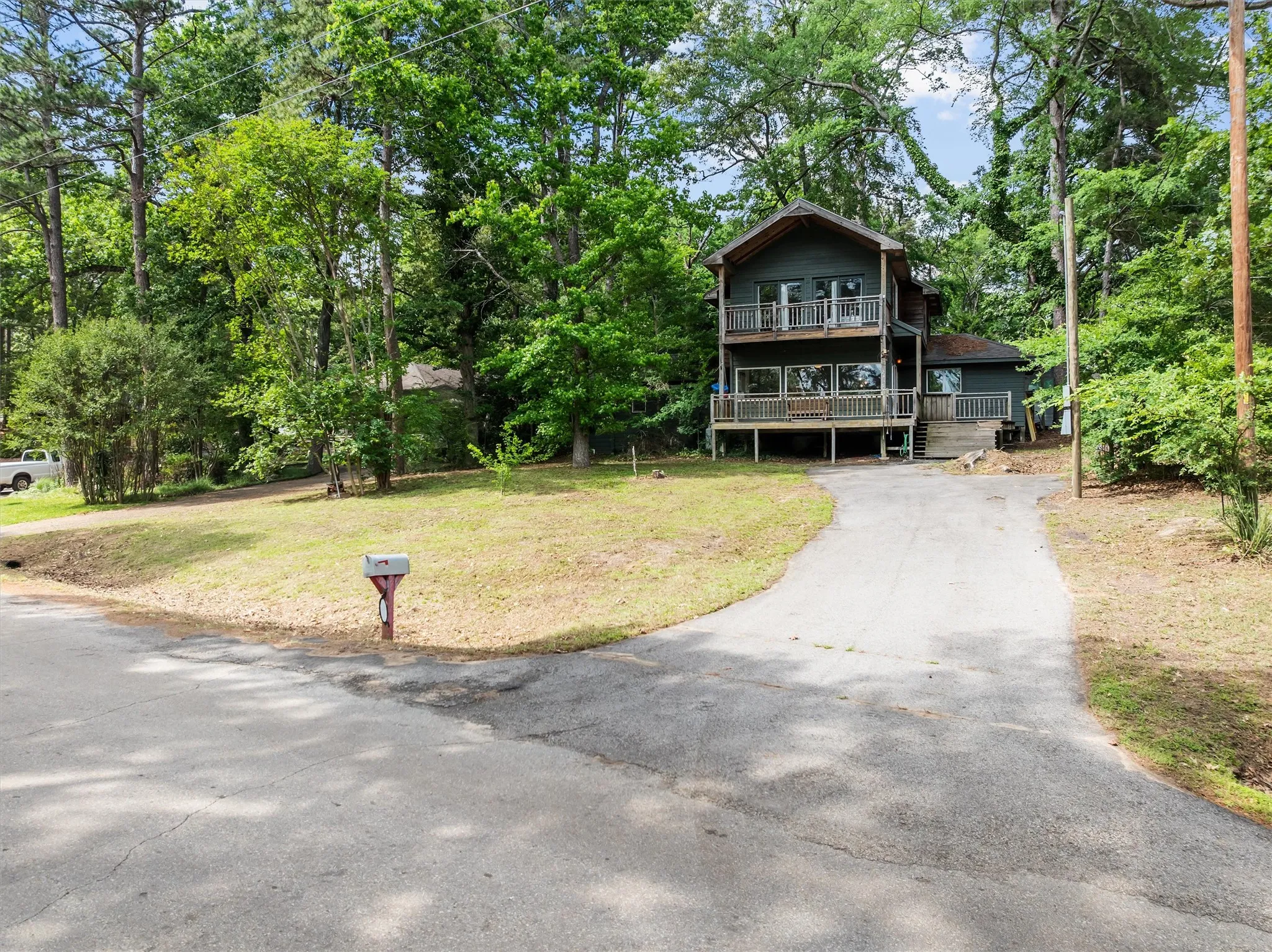 Single Family Residence For Sale in Wood County , 2337 County Road 3440, Hawkins, Texas 75765, 2 Bedroom, 3 Bathroom, Garage spaces, 1,908 Sqft, built in 1978, Preowned, mls#21220295, Real Estate Agent in Hawkins, Homes For Sale in Wood county, Homes For Sale in Hawkins, Realtor in Hawkins Texas, Real Estate Brokerage Independent Realty Texas, Luminita Cordes Realtor