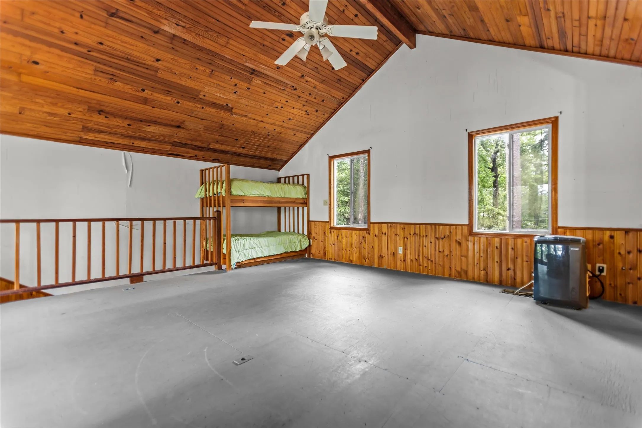 Single Family Residence For Sale in Wood County , 2337 County Road 3440, Hawkins, Texas 75765, 2 Bedroom, 3 Bathroom, Garage spaces, 1,908 Sqft, built in 1978, Preowned, mls#21220295, Real Estate Agent in Hawkins, Homes For Sale in Wood county, Homes For Sale in Hawkins, Realtor in Hawkins Texas, Real Estate Brokerage Independent Realty Texas, Luminita Cordes Realtor