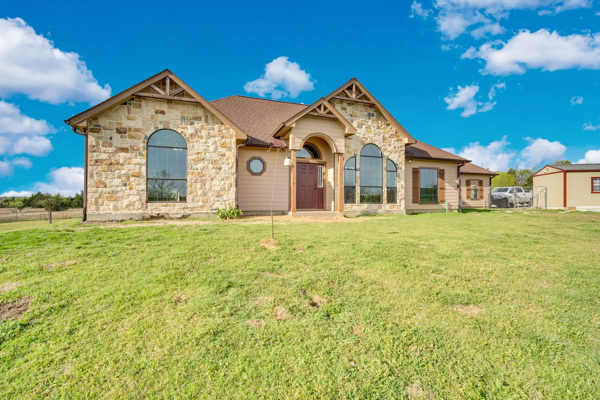 Single Family Residence For Sale in Ellis County , 508 Fm 983, Ferris, Texas 75125, 3 Bedroom, 3 Bathroom, 2 Garage spaces, 2,290 Sqft, built in 2016, Preowned, Price $995,000, mls#21217366, Real Estate Agent in Ferris, Homes For Sale in Ellis county, Homes For Sale in Ferris, Realtor in Ferris Texas, Real Estate Brokerage Independent Realty Texas, Luminita Cordes Realtor