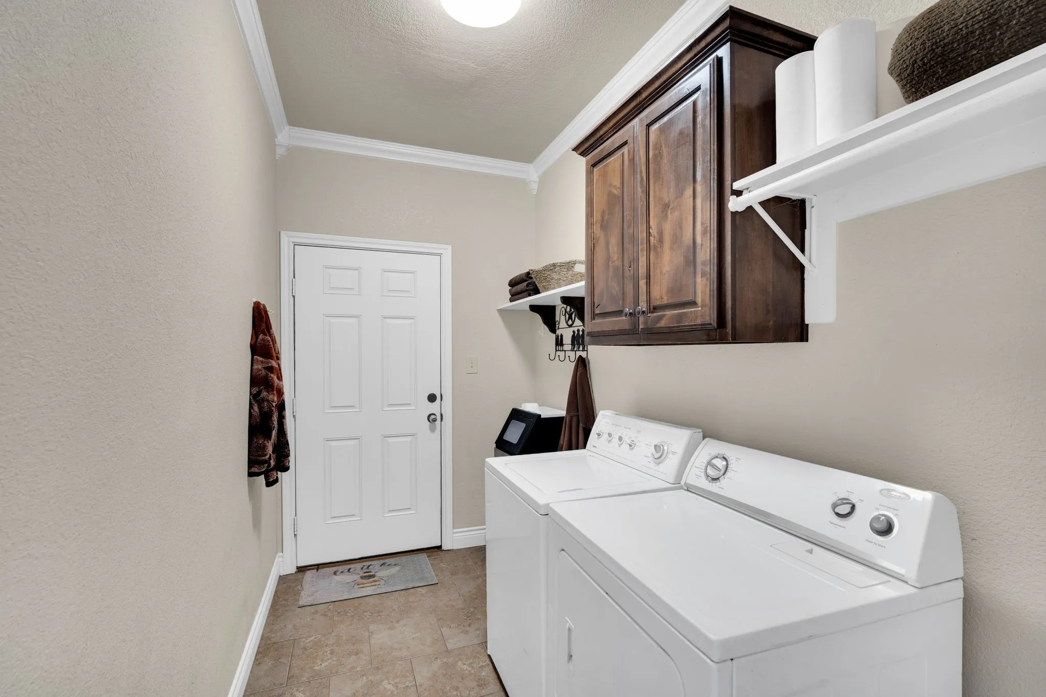 Single Family Residence For Sale in Ellis County , 508 Fm 983, Ferris, Texas 75125, 3 Bedroom, 3 Bathroom, 2 Garage spaces, 2,290 Sqft, built in 2016, Preowned, Price $995,000, mls#21217366, Real Estate Agent in Ferris, Homes For Sale in Ellis county, Homes For Sale in Ferris, Realtor in Ferris Texas, Real Estate Brokerage Independent Realty Texas, Luminita Cordes Realtor