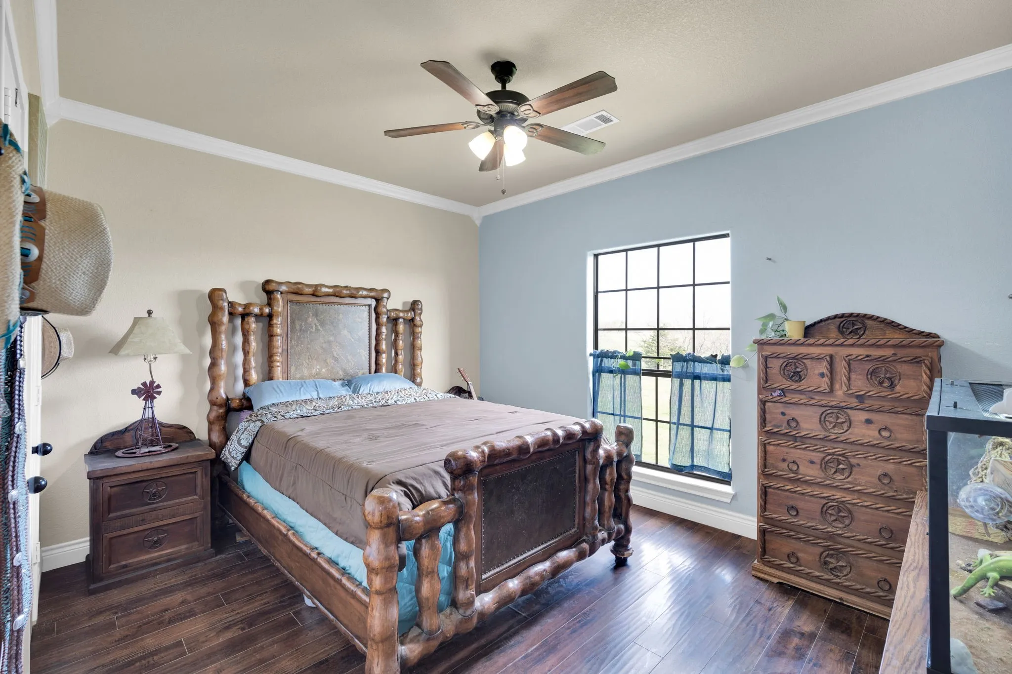 Single Family Residence For Sale in Ellis County , 508 Fm 983, Ferris, Texas 75125, 3 Bedroom, 3 Bathroom, 2 Garage spaces, 2,290 Sqft, built in 2016, Preowned, Price $995,000, mls#21217366, Real Estate Agent in Ferris, Homes For Sale in Ellis county, Homes For Sale in Ferris, Realtor in Ferris Texas, Real Estate Brokerage Independent Realty Texas, Luminita Cordes Realtor