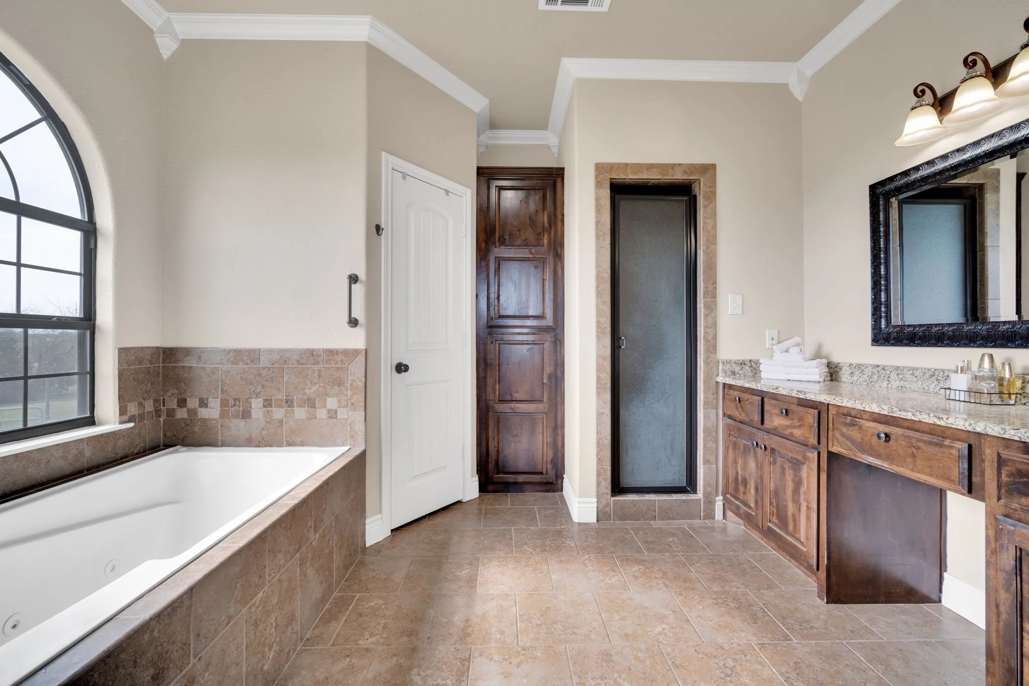 Single Family Residence For Sale in Ellis County , 508 Fm 983, Ferris, Texas 75125, 3 Bedroom, 3 Bathroom, 2 Garage spaces, 2,290 Sqft, built in 2016, Preowned, Price $995,000, mls#21217366, Real Estate Agent in Ferris, Homes For Sale in Ellis county, Homes For Sale in Ferris, Realtor in Ferris Texas, Real Estate Brokerage Independent Realty Texas, Luminita Cordes Realtor