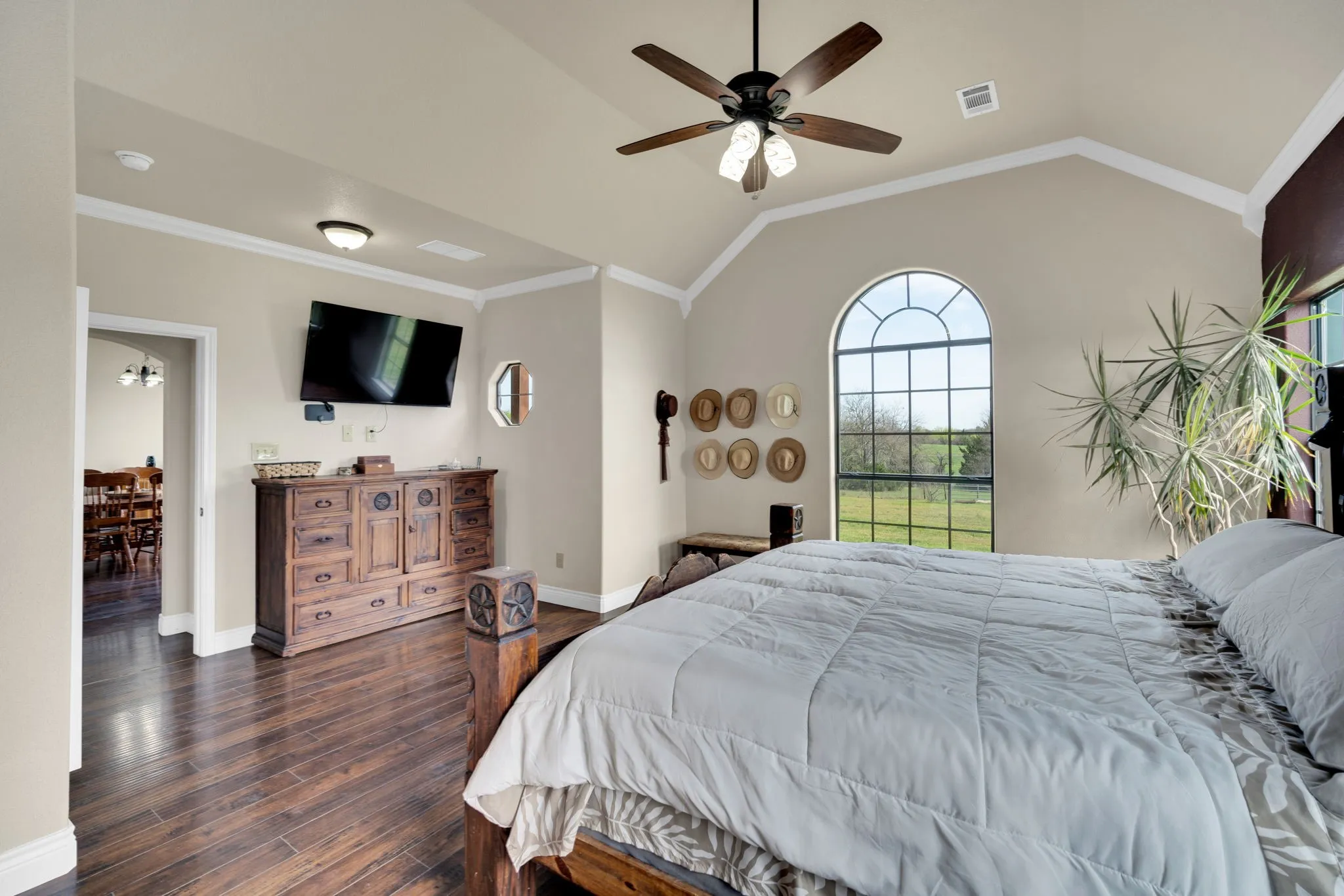 Single Family Residence For Sale in Ellis County , 508 Fm 983, Ferris, Texas 75125, 3 Bedroom, 3 Bathroom, 2 Garage spaces, 2,290 Sqft, built in 2016, Preowned, Price $995,000, mls#21217366, Real Estate Agent in Ferris, Homes For Sale in Ellis county, Homes For Sale in Ferris, Realtor in Ferris Texas, Real Estate Brokerage Independent Realty Texas, Luminita Cordes Realtor
