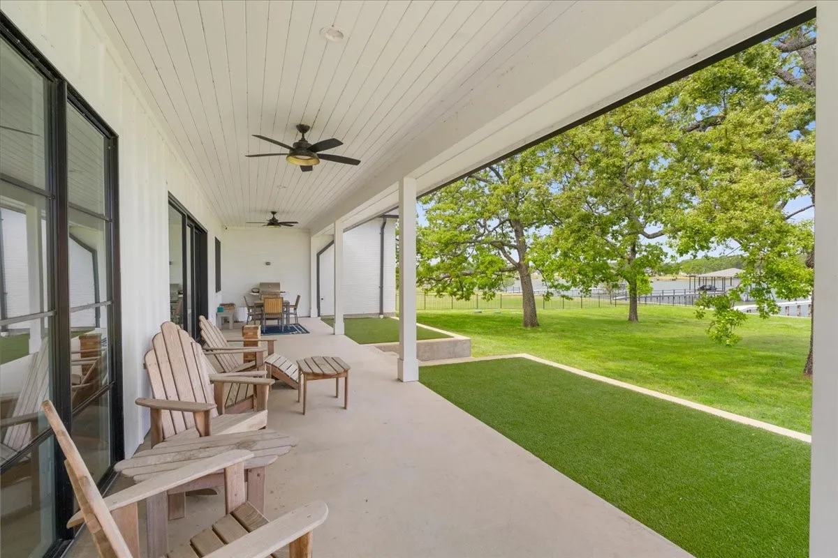Single Family Residence For Sale in Navarro County , 515 El Barco, Corsicana, Texas 75109, 4 Bedroom, 5 Bathroom, 2 Garage spaces, 4,060 Sqft, built in 2021, Preowned, mls#20822263, Real Estate Agent in Corsicana, Homes For Sale in Navarro county, Homes For Sale in Corsicana, Realtor in Corsicana Texas, Real Estate Brokerage Independent Realty Texas, Luminita Cordes Realtor
