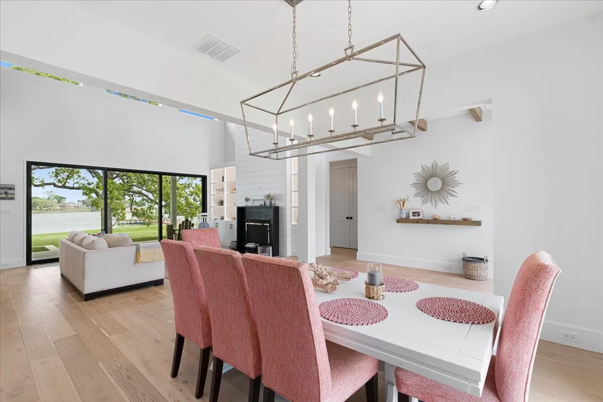Single Family Residence For Sale in Navarro County , 515 El Barco, Corsicana, Texas 75109, 4 Bedroom, 5 Bathroom, 2 Garage spaces, 4,060 Sqft, built in 2021, Preowned, mls#20822263, Real Estate Agent in Corsicana, Homes For Sale in Navarro county, Homes For Sale in Corsicana, Realtor in Corsicana Texas, Real Estate Brokerage Independent Realty Texas, Luminita Cordes Realtor