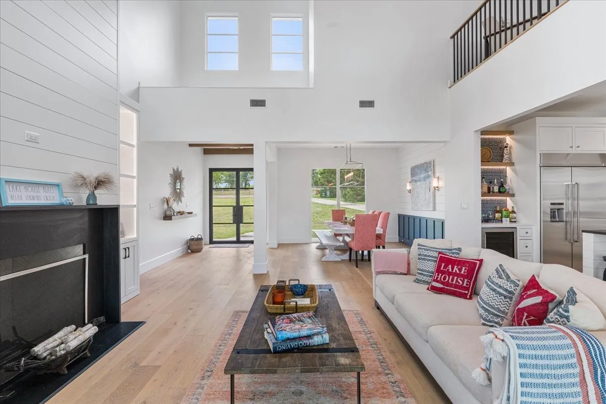 Single Family Residence For Sale in Navarro County , 515 El Barco, Corsicana, Texas 75109, 4 Bedroom, 5 Bathroom, 2 Garage spaces, 4,060 Sqft, built in 2021, Preowned, mls#20822263, Real Estate Agent in Corsicana, Homes For Sale in Navarro county, Homes For Sale in Corsicana, Realtor in Corsicana Texas, Real Estate Brokerage Independent Realty Texas, Luminita Cordes Realtor