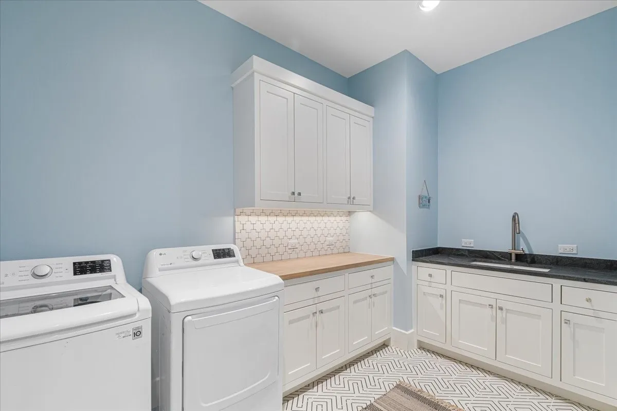Single Family Residence For Sale in Navarro County , 515 El Barco, Corsicana, Texas 75109, 4 Bedroom, 5 Bathroom, 2 Garage spaces, 4,060 Sqft, built in 2021, Preowned, mls#20822263, Real Estate Agent in Corsicana, Homes For Sale in Navarro county, Homes For Sale in Corsicana, Realtor in Corsicana Texas, Real Estate Brokerage Independent Realty Texas, Luminita Cordes Realtor