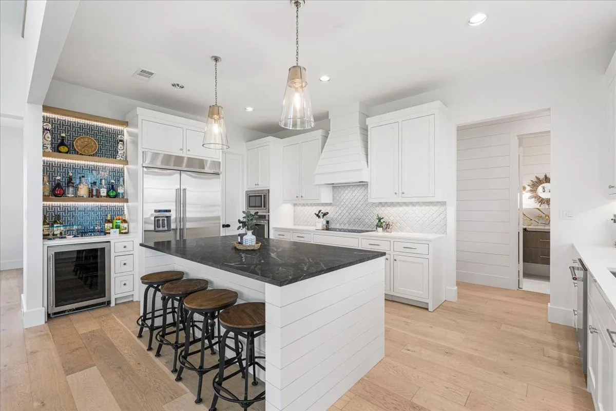 Single Family Residence For Sale in Navarro County , 515 El Barco, Corsicana, Texas 75109, 4 Bedroom, 5 Bathroom, 2 Garage spaces, 4,060 Sqft, built in 2021, Preowned, mls#20822263, Real Estate Agent in Corsicana, Homes For Sale in Navarro county, Homes For Sale in Corsicana, Realtor in Corsicana Texas, Real Estate Brokerage Independent Realty Texas, Luminita Cordes Realtor