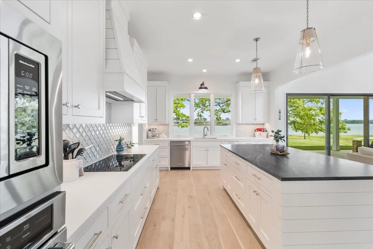 Single Family Residence For Sale in Navarro County , 515 El Barco, Corsicana, Texas 75109, 4 Bedroom, 5 Bathroom, 2 Garage spaces, 4,060 Sqft, built in 2021, Preowned, mls#20822263, Real Estate Agent in Corsicana, Homes For Sale in Navarro county, Homes For Sale in Corsicana, Realtor in Corsicana Texas, Real Estate Brokerage Independent Realty Texas, Luminita Cordes Realtor