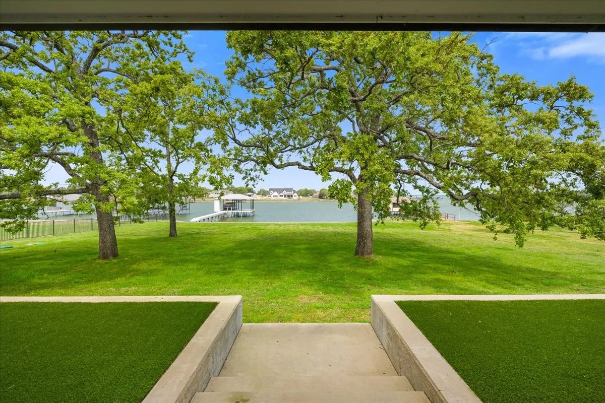 Single Family Residence For Sale in Navarro County , 515 El Barco, Corsicana, Texas 75109, 4 Bedroom, 5 Bathroom, 2 Garage spaces, 4,060 Sqft, built in 2021, Preowned, mls#20822263, Real Estate Agent in Corsicana, Homes For Sale in Navarro county, Homes For Sale in Corsicana, Realtor in Corsicana Texas, Real Estate Brokerage Independent Realty Texas, Luminita Cordes Realtor