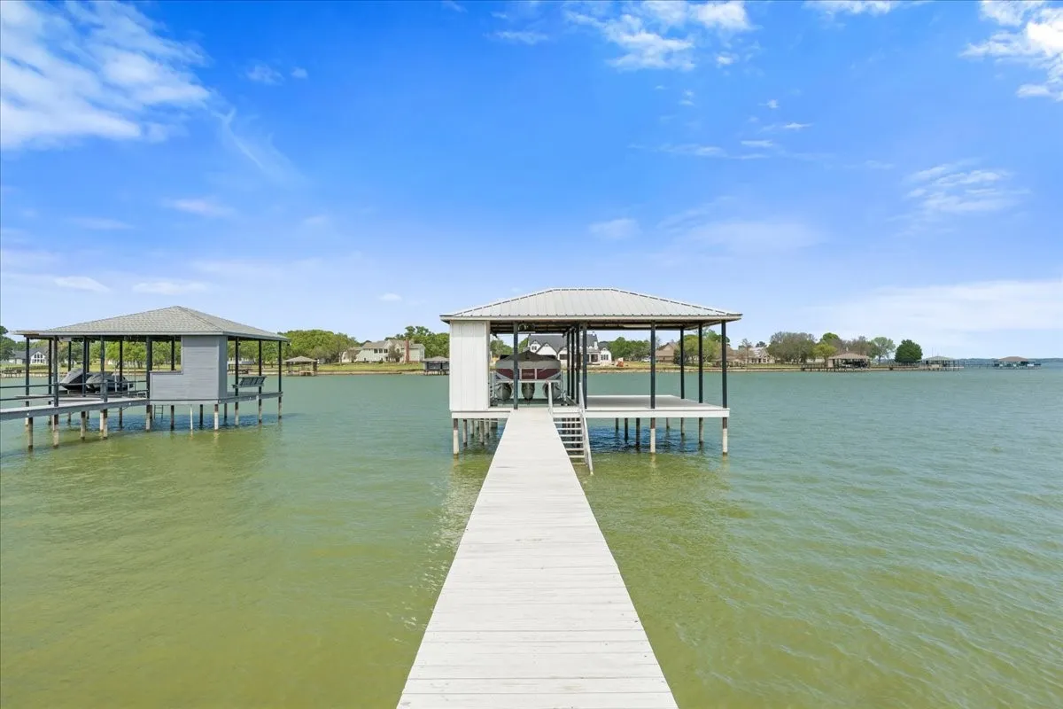 Single Family Residence For Sale in Navarro County , 515 El Barco, Corsicana, Texas 75109, 4 Bedroom, 5 Bathroom, 2 Garage spaces, 4,060 Sqft, built in 2021, Preowned, mls#20822263, Real Estate Agent in Corsicana, Homes For Sale in Navarro county, Homes For Sale in Corsicana, Realtor in Corsicana Texas, Real Estate Brokerage Independent Realty Texas, Luminita Cordes Realtor