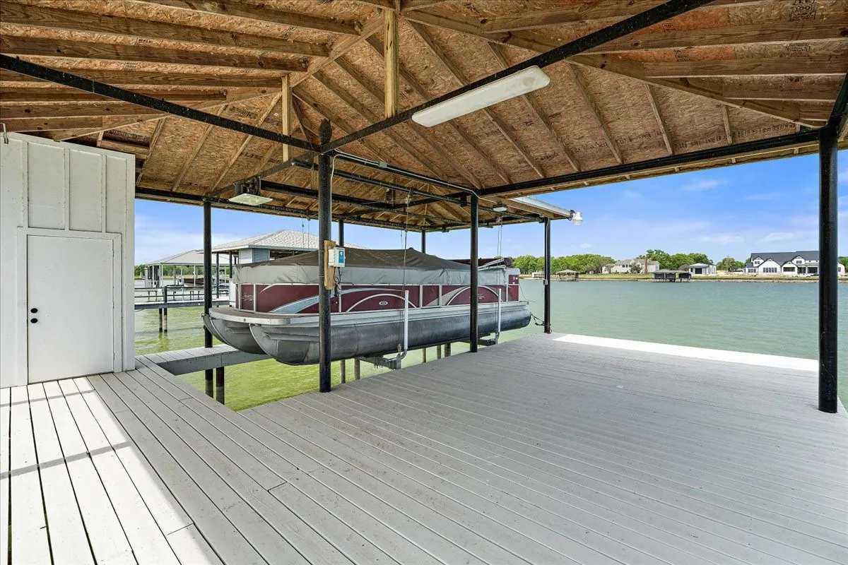Single Family Residence For Sale in Navarro County , 515 El Barco, Corsicana, Texas 75109, 4 Bedroom, 5 Bathroom, 2 Garage spaces, 4,060 Sqft, built in 2021, Preowned, mls#20822263, Real Estate Agent in Corsicana, Homes For Sale in Navarro county, Homes For Sale in Corsicana, Realtor in Corsicana Texas, Real Estate Brokerage Independent Realty Texas, Luminita Cordes Realtor