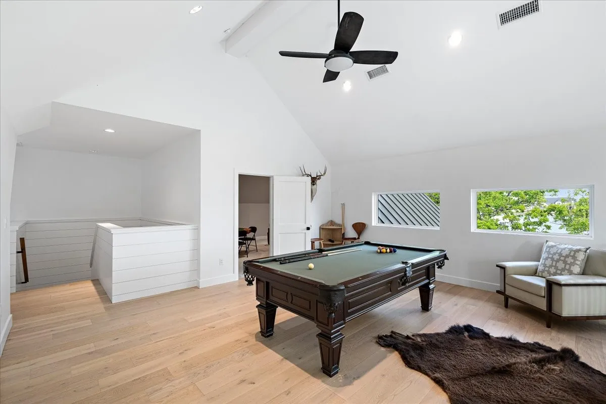 Single Family Residence For Sale in Navarro County , 515 El Barco, Corsicana, Texas 75109, 4 Bedroom, 5 Bathroom, 2 Garage spaces, 4,060 Sqft, built in 2021, Preowned, mls#20822263, Real Estate Agent in Corsicana, Homes For Sale in Navarro county, Homes For Sale in Corsicana, Realtor in Corsicana Texas, Real Estate Brokerage Independent Realty Texas, Luminita Cordes Realtor