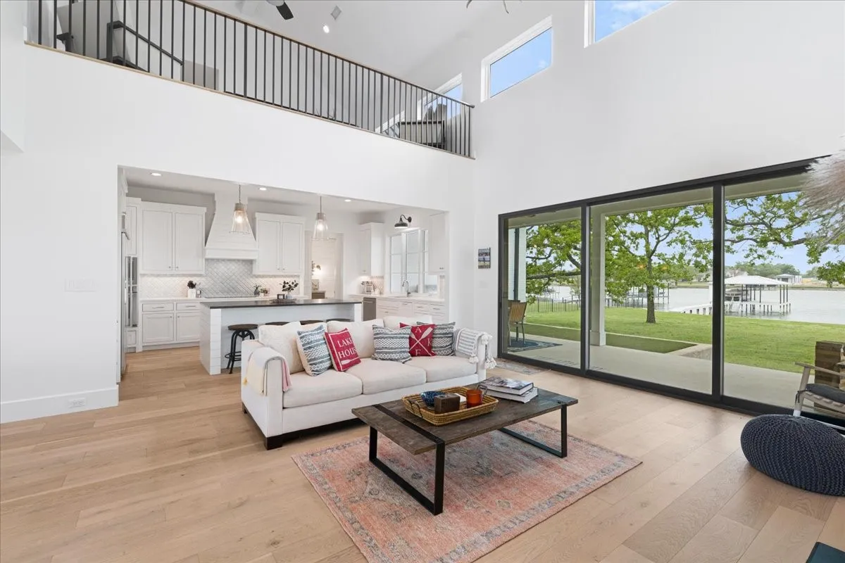 Single Family Residence For Sale in Navarro County , 515 El Barco, Corsicana, Texas 75109, 4 Bedroom, 5 Bathroom, 2 Garage spaces, 4,060 Sqft, built in 2021, Preowned, mls#20822263, Real Estate Agent in Corsicana, Homes For Sale in Navarro county, Homes For Sale in Corsicana, Realtor in Corsicana Texas, Real Estate Brokerage Independent Realty Texas, Luminita Cordes Realtor