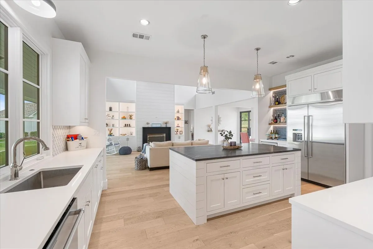 Single Family Residence For Sale in Navarro County , 515 El Barco, Corsicana, Texas 75109, 4 Bedroom, 5 Bathroom, 2 Garage spaces, 4,060 Sqft, built in 2021, Preowned, mls#20822263, Real Estate Agent in Corsicana, Homes For Sale in Navarro county, Homes For Sale in Corsicana, Realtor in Corsicana Texas, Real Estate Brokerage Independent Realty Texas, Luminita Cordes Realtor