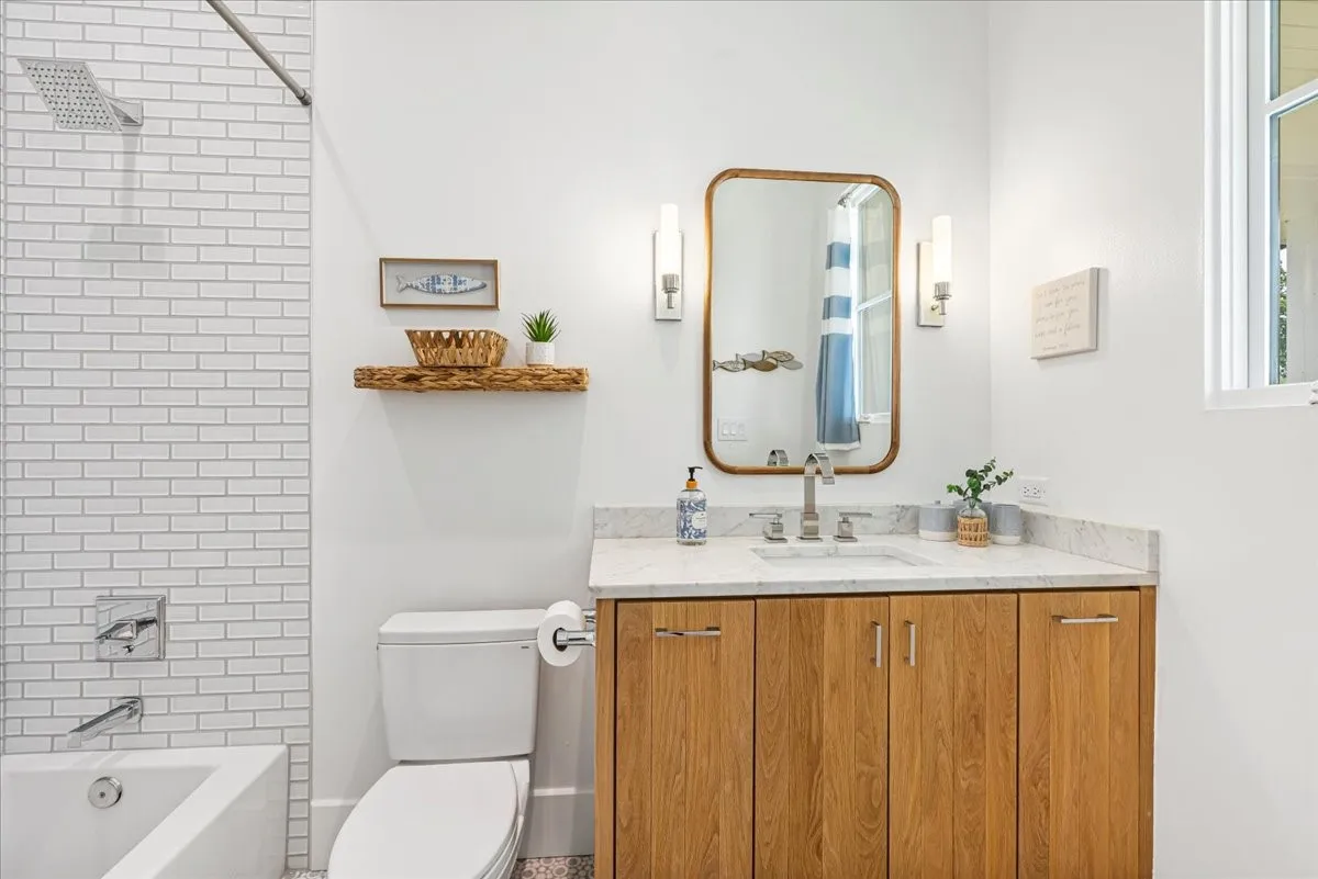 Single Family Residence For Sale in Navarro County , 515 El Barco, Corsicana, Texas 75109, 4 Bedroom, 5 Bathroom, 2 Garage spaces, 4,060 Sqft, built in 2021, Preowned, mls#20822263, Real Estate Agent in Corsicana, Homes For Sale in Navarro county, Homes For Sale in Corsicana, Realtor in Corsicana Texas, Real Estate Brokerage Independent Realty Texas, Luminita Cordes Realtor