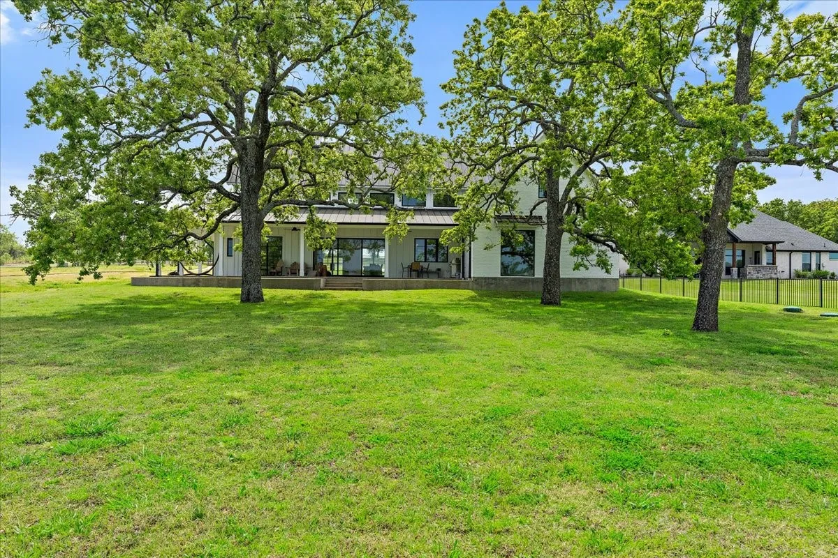 Single Family Residence For Sale in Navarro County , 515 El Barco, Corsicana, Texas 75109, 4 Bedroom, 5 Bathroom, 2 Garage spaces, 4,060 Sqft, built in 2021, Preowned, mls#20822263, Real Estate Agent in Corsicana, Homes For Sale in Navarro county, Homes For Sale in Corsicana, Realtor in Corsicana Texas, Real Estate Brokerage Independent Realty Texas, Luminita Cordes Realtor