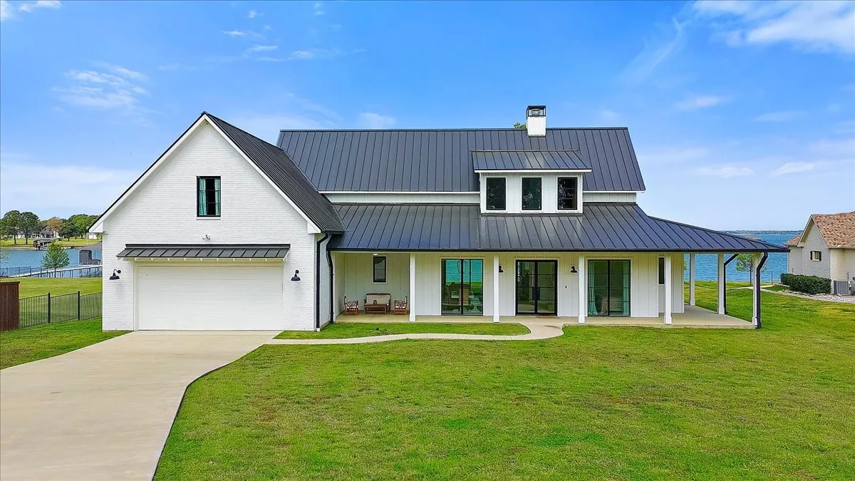 Single Family Residence For Sale in Navarro County , 515 El Barco, Corsicana, Texas 75109, 4 Bedroom, 5 Bathroom, 2 Garage spaces, 4,060 Sqft, built in 2021, Preowned, mls#20822263, Real Estate Agent in Corsicana, Homes For Sale in Navarro county, Homes For Sale in Corsicana, Realtor in Corsicana Texas, Real Estate Brokerage Independent Realty Texas, Luminita Cordes Realtor