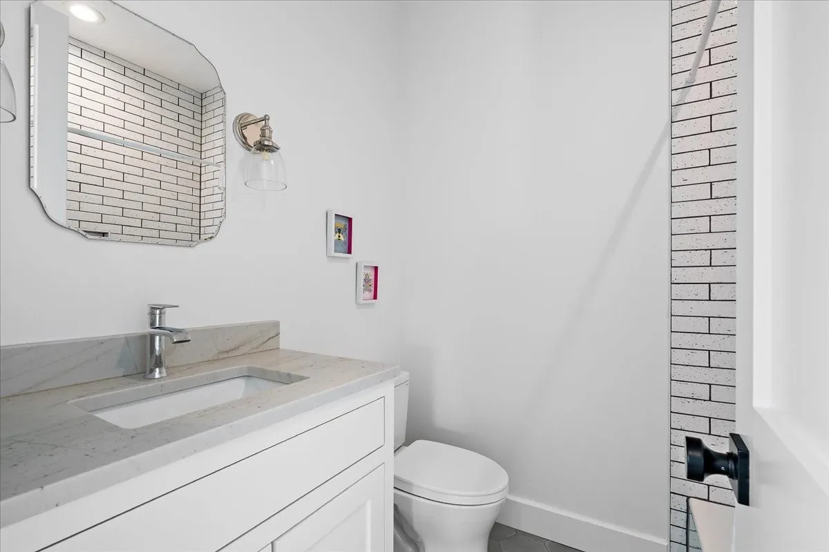 Single Family Residence For Sale in Navarro County , 515 El Barco, Corsicana, Texas 75109, 4 Bedroom, 5 Bathroom, 2 Garage spaces, 4,060 Sqft, built in 2021, Preowned, mls#20822263, Real Estate Agent in Corsicana, Homes For Sale in Navarro county, Homes For Sale in Corsicana, Realtor in Corsicana Texas, Real Estate Brokerage Independent Realty Texas, Luminita Cordes Realtor