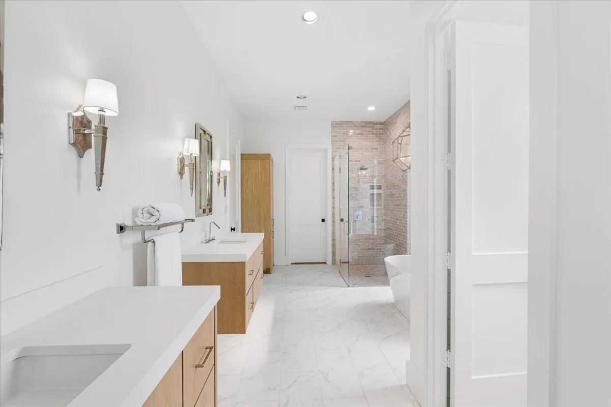 Single Family Residence For Sale in Navarro County , 515 El Barco, Corsicana, Texas 75109, 4 Bedroom, 5 Bathroom, 2 Garage spaces, 4,060 Sqft, built in 2021, Preowned, mls#20822263, Real Estate Agent in Corsicana, Homes For Sale in Navarro county, Homes For Sale in Corsicana, Realtor in Corsicana Texas, Real Estate Brokerage Independent Realty Texas, Luminita Cordes Realtor
