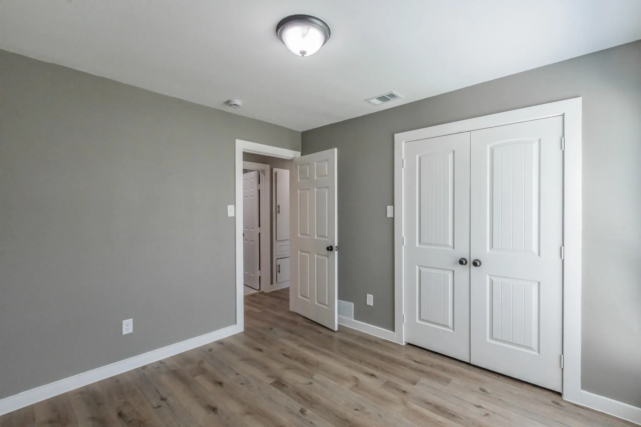 Single Family Residence For Sale in Dallas County , 4834 Stallcup Drive, Mesquite, Texas 75150, 3 Bedroom, 2 Bathroom, 2 Garage spaces, 1,655 Sqft, built in 1968, Preowned, mls#21216734, Real Estate Agent in Mesquite, Homes For Sale in Dallas county, Homes For Sale in Mesquite, Realtor in Mesquite Texas, Real Estate Brokerage Independent Realty Texas, Luminita Cordes Realtor