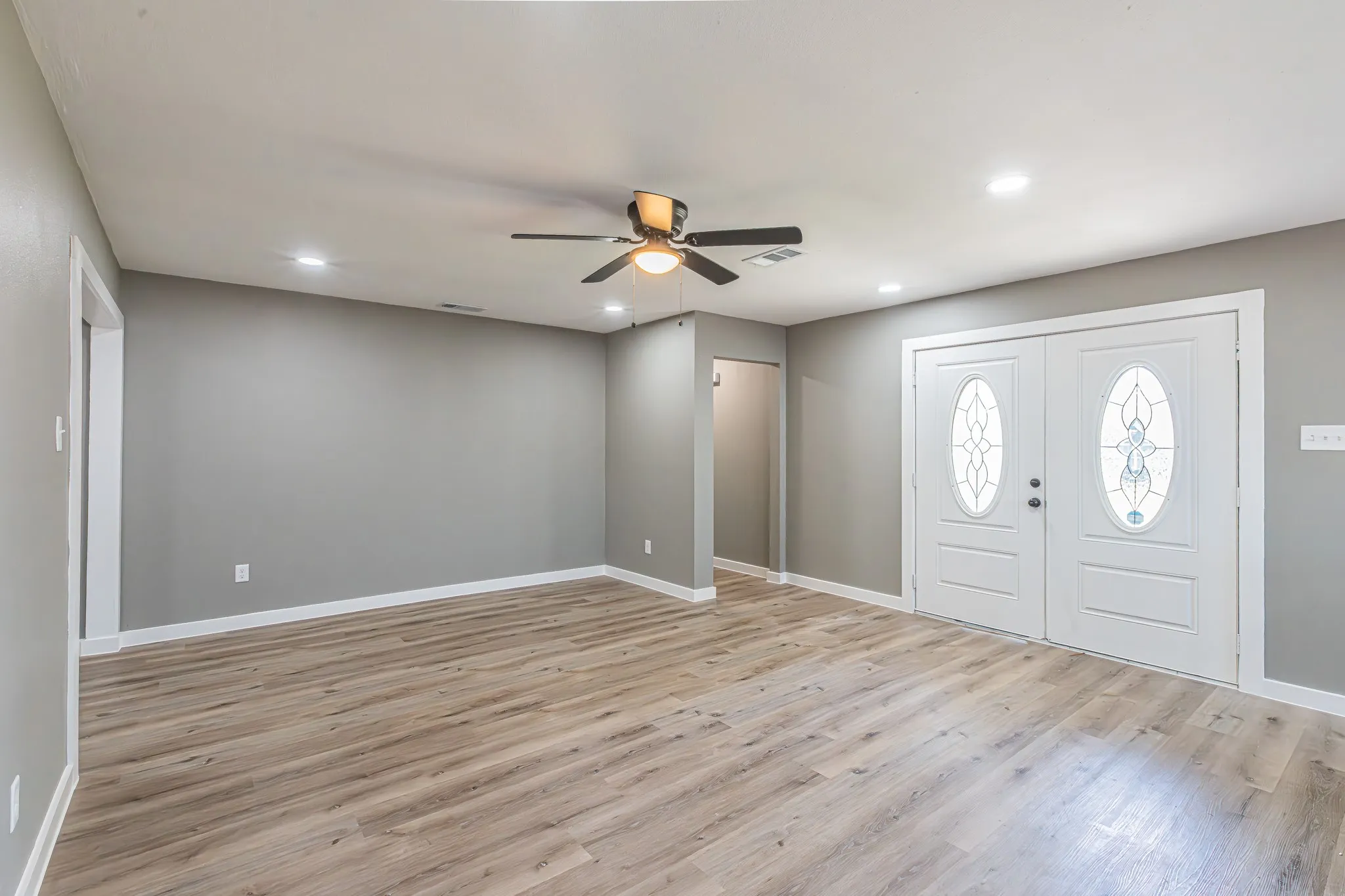 Single Family Residence For Sale in Dallas County , 4834 Stallcup Drive, Mesquite, Texas 75150, 3 Bedroom, 2 Bathroom, 2 Garage spaces, 1,655 Sqft, built in 1968, Preowned, mls#21216734, Real Estate Agent in Mesquite, Homes For Sale in Dallas county, Homes For Sale in Mesquite, Realtor in Mesquite Texas, Real Estate Brokerage Independent Realty Texas, Luminita Cordes Realtor