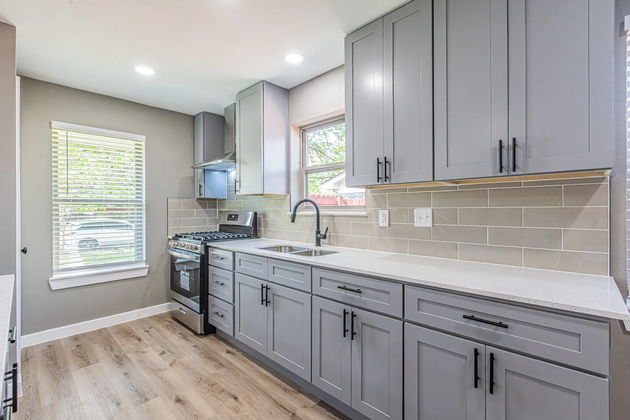 Single Family Residence For Sale in Dallas County , 4834 Stallcup Drive, Mesquite, Texas 75150, 3 Bedroom, 2 Bathroom, 2 Garage spaces, 1,655 Sqft, built in 1968, Preowned, mls#21216734, Real Estate Agent in Mesquite, Homes For Sale in Dallas county, Homes For Sale in Mesquite, Realtor in Mesquite Texas, Real Estate Brokerage Independent Realty Texas, Luminita Cordes Realtor
