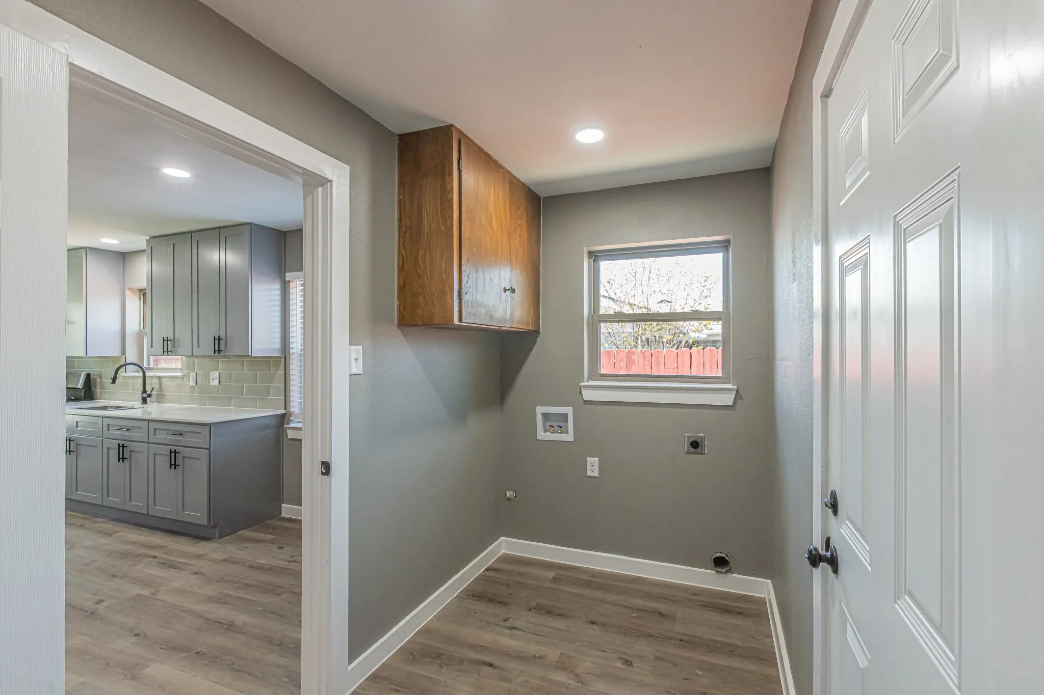 Single Family Residence For Sale in Dallas County , 4834 Stallcup Drive, Mesquite, Texas 75150, 3 Bedroom, 2 Bathroom, 2 Garage spaces, 1,655 Sqft, built in 1968, Preowned, mls#21216734, Real Estate Agent in Mesquite, Homes For Sale in Dallas county, Homes For Sale in Mesquite, Realtor in Mesquite Texas, Real Estate Brokerage Independent Realty Texas, Luminita Cordes Realtor