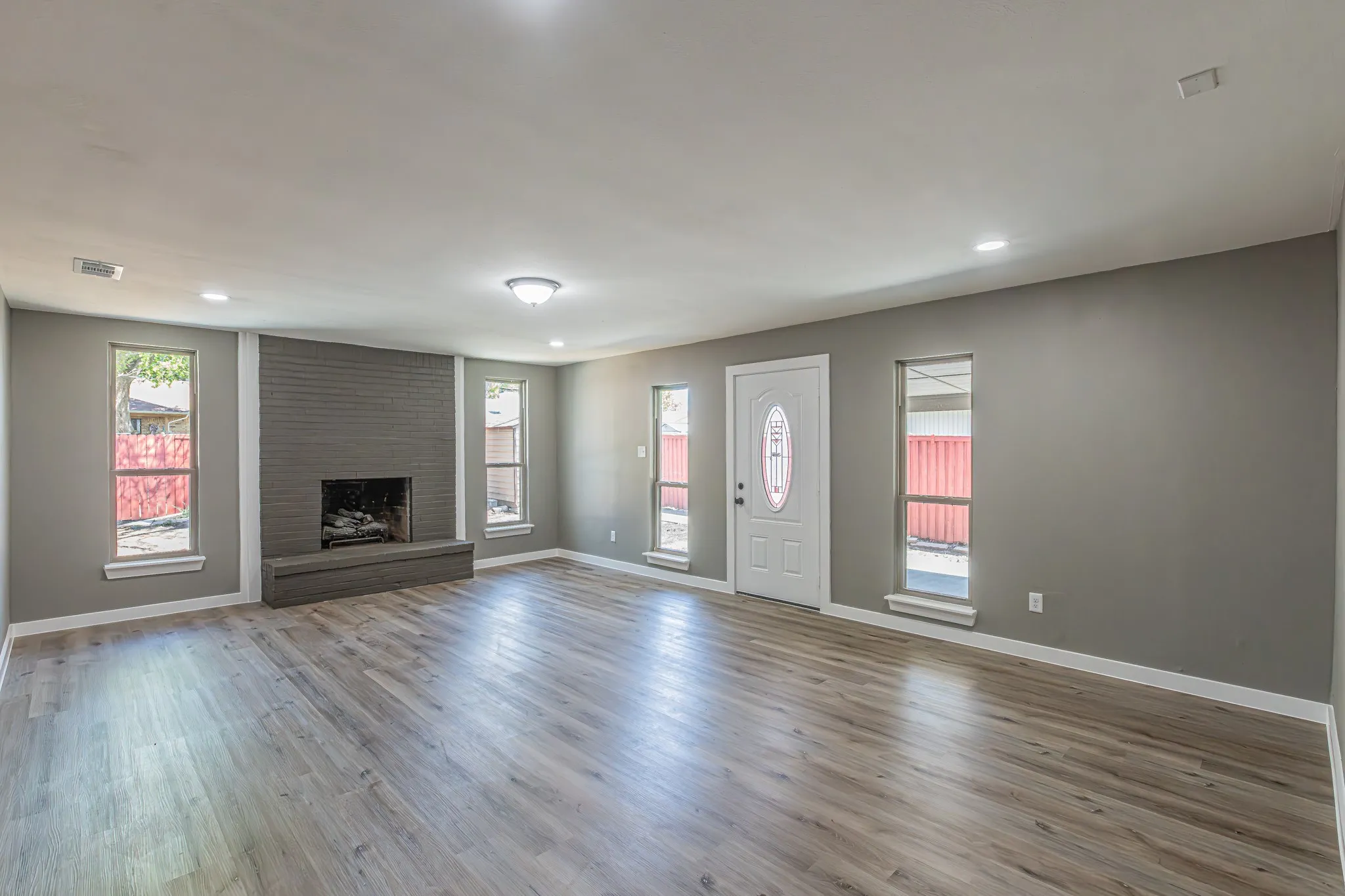 Single Family Residence For Sale in Dallas County , 4834 Stallcup Drive, Mesquite, Texas 75150, 3 Bedroom, 2 Bathroom, 2 Garage spaces, 1,655 Sqft, built in 1968, Preowned, mls#21216734, Real Estate Agent in Mesquite, Homes For Sale in Dallas county, Homes For Sale in Mesquite, Realtor in Mesquite Texas, Real Estate Brokerage Independent Realty Texas, Luminita Cordes Realtor