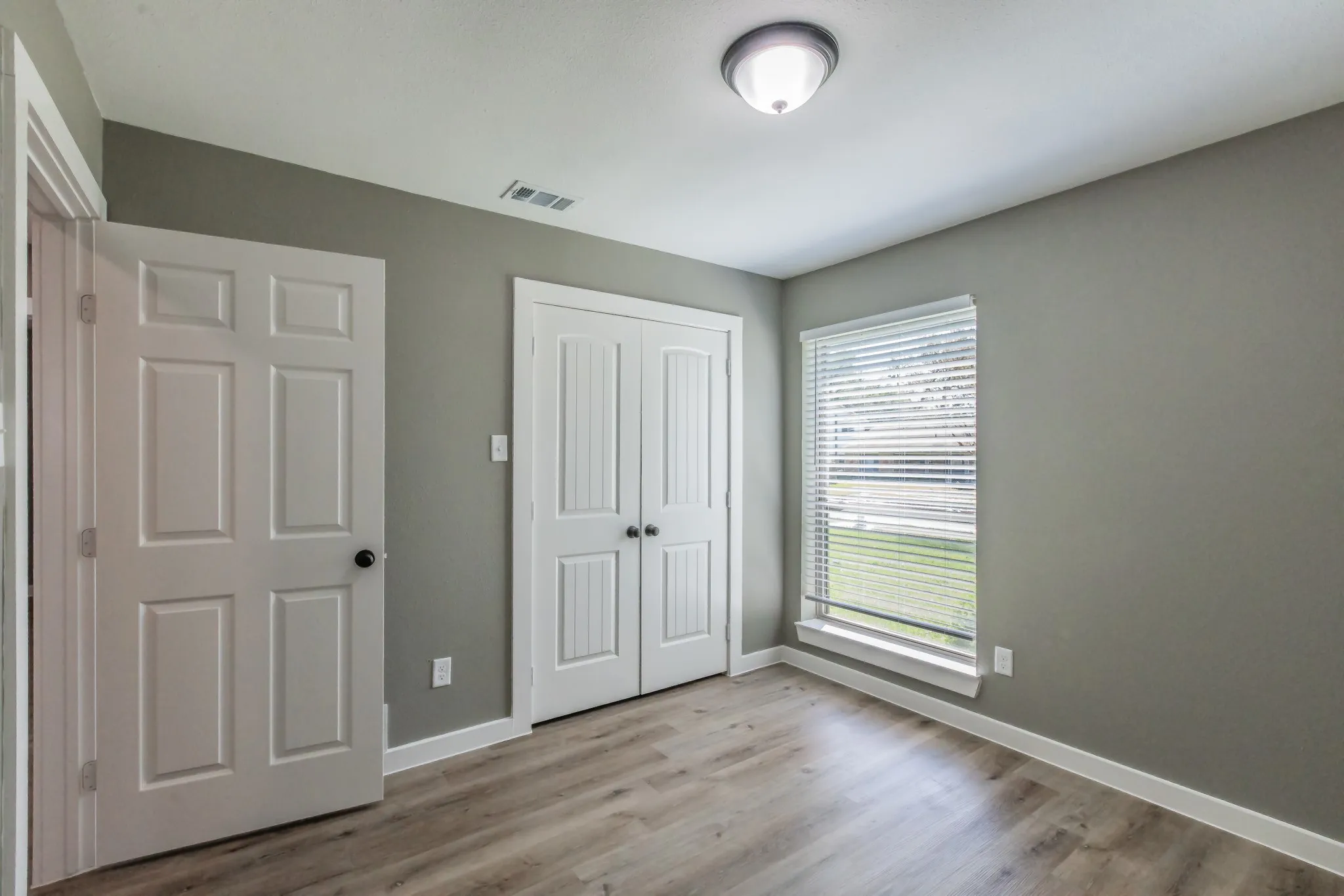 Single Family Residence For Sale in Dallas County , 4834 Stallcup Drive, Mesquite, Texas 75150, 3 Bedroom, 2 Bathroom, 2 Garage spaces, 1,655 Sqft, built in 1968, Preowned, mls#21216734, Real Estate Agent in Mesquite, Homes For Sale in Dallas county, Homes For Sale in Mesquite, Realtor in Mesquite Texas, Real Estate Brokerage Independent Realty Texas, Luminita Cordes Realtor